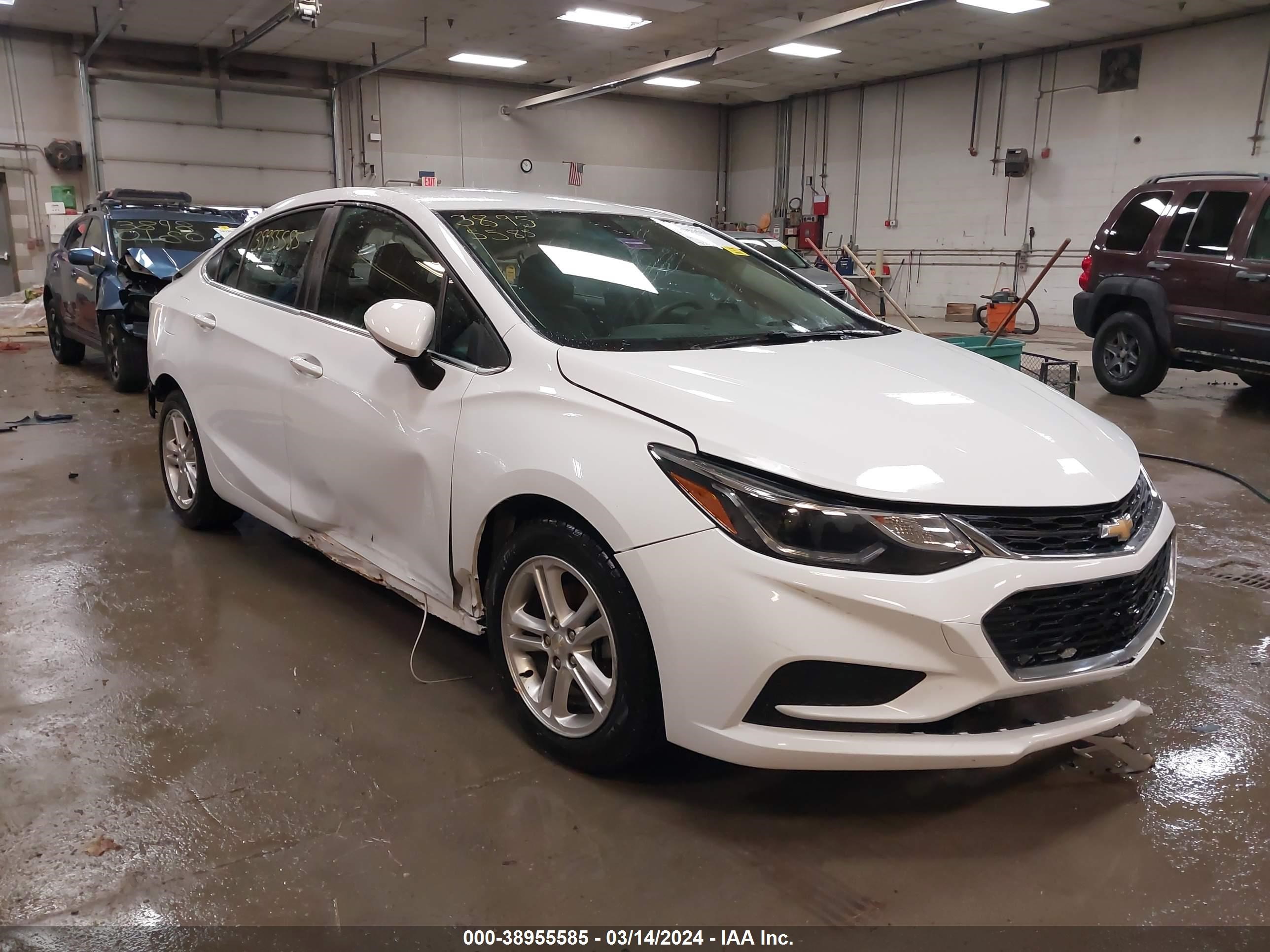 CHEVROLET CRUZE 2018 1g1be5sm3j7126071