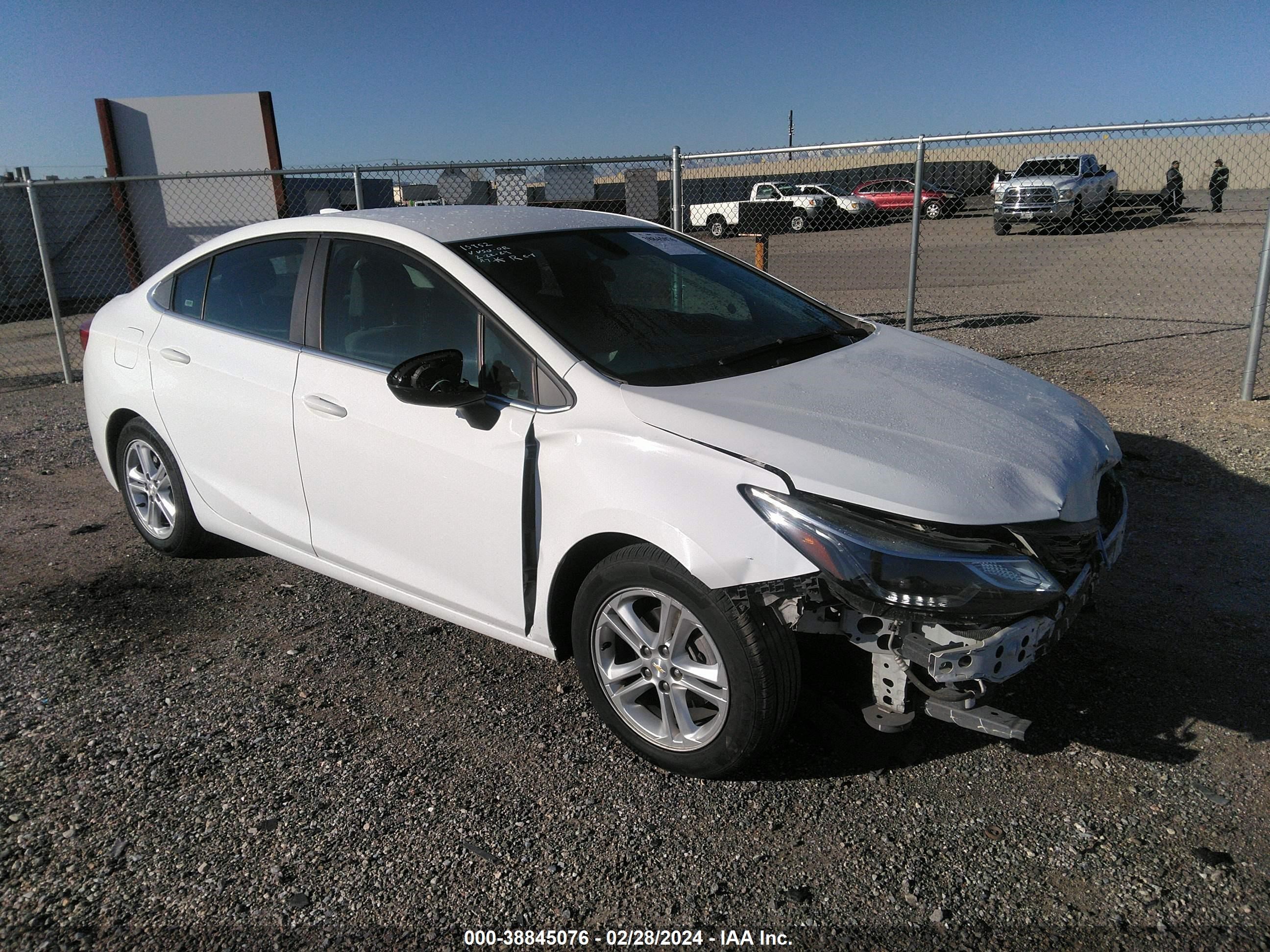 CHEVROLET CRUZE 2018 1g1be5sm4j7158351