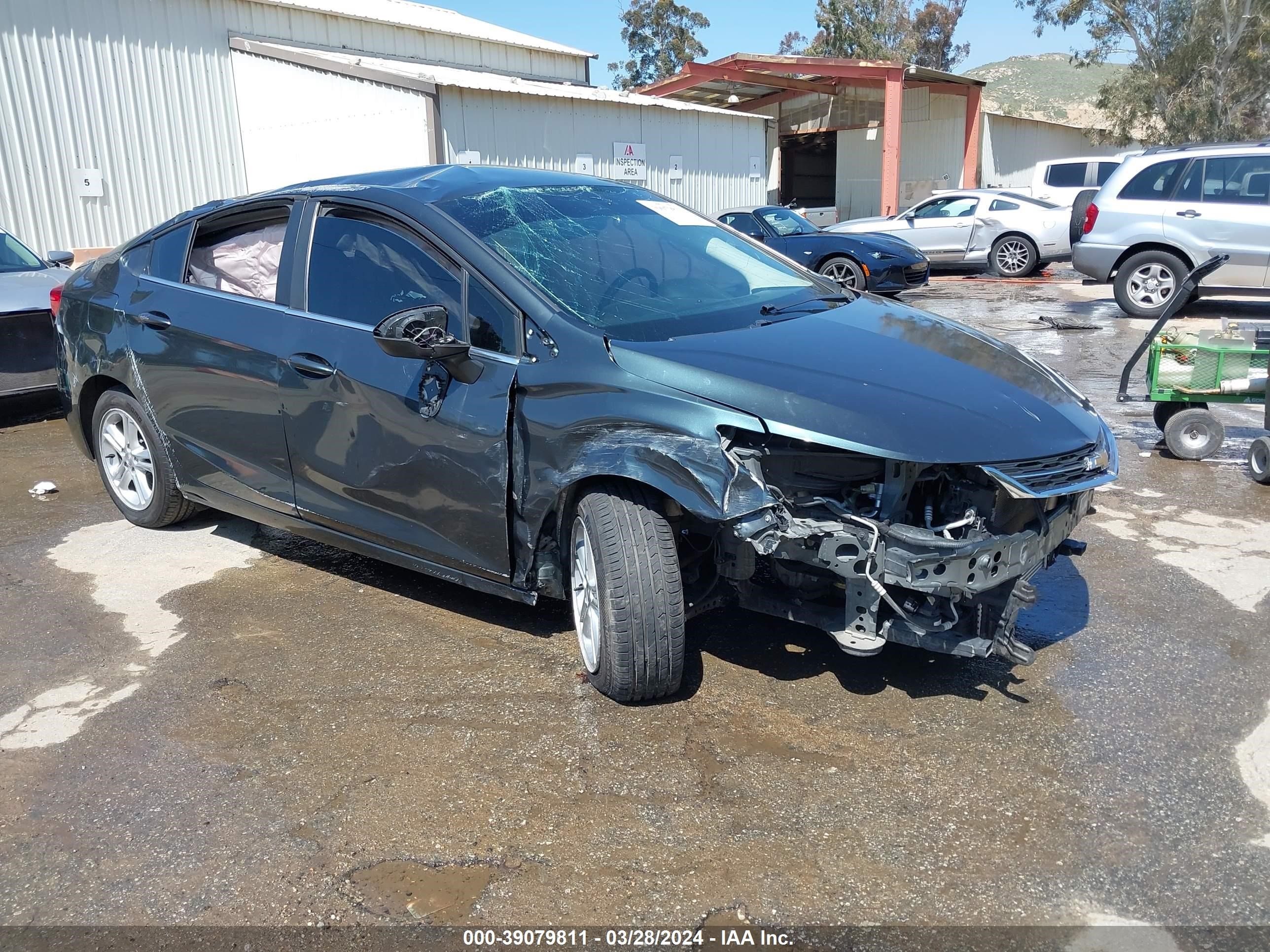 CHEVROLET CRUZE 2018 1g1be5sm4j7176154