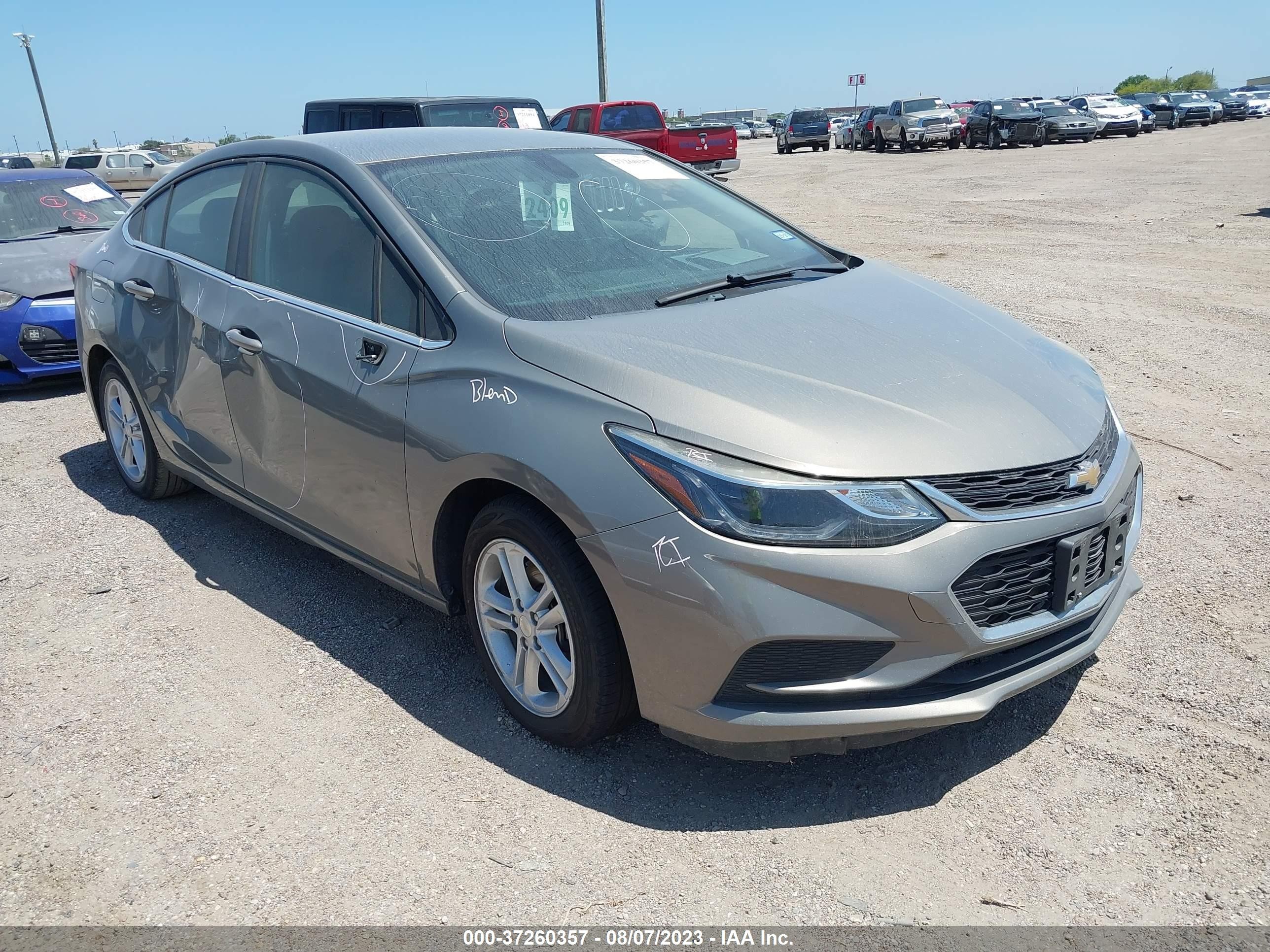 CHEVROLET CRUZE 2018 1g1be5sm4j7212666