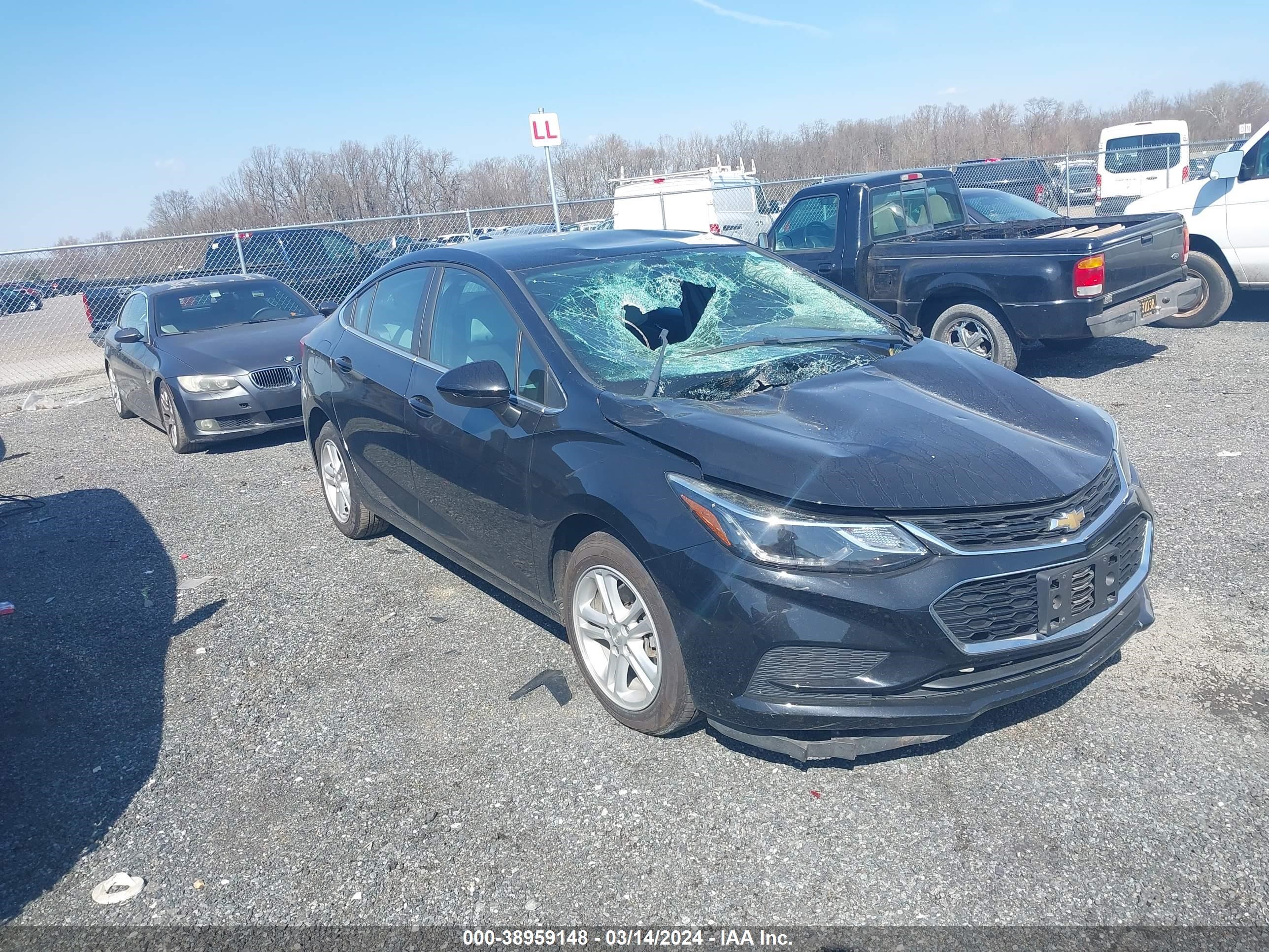 CHEVROLET CRUZE 2018 1g1be5sm4j7234537