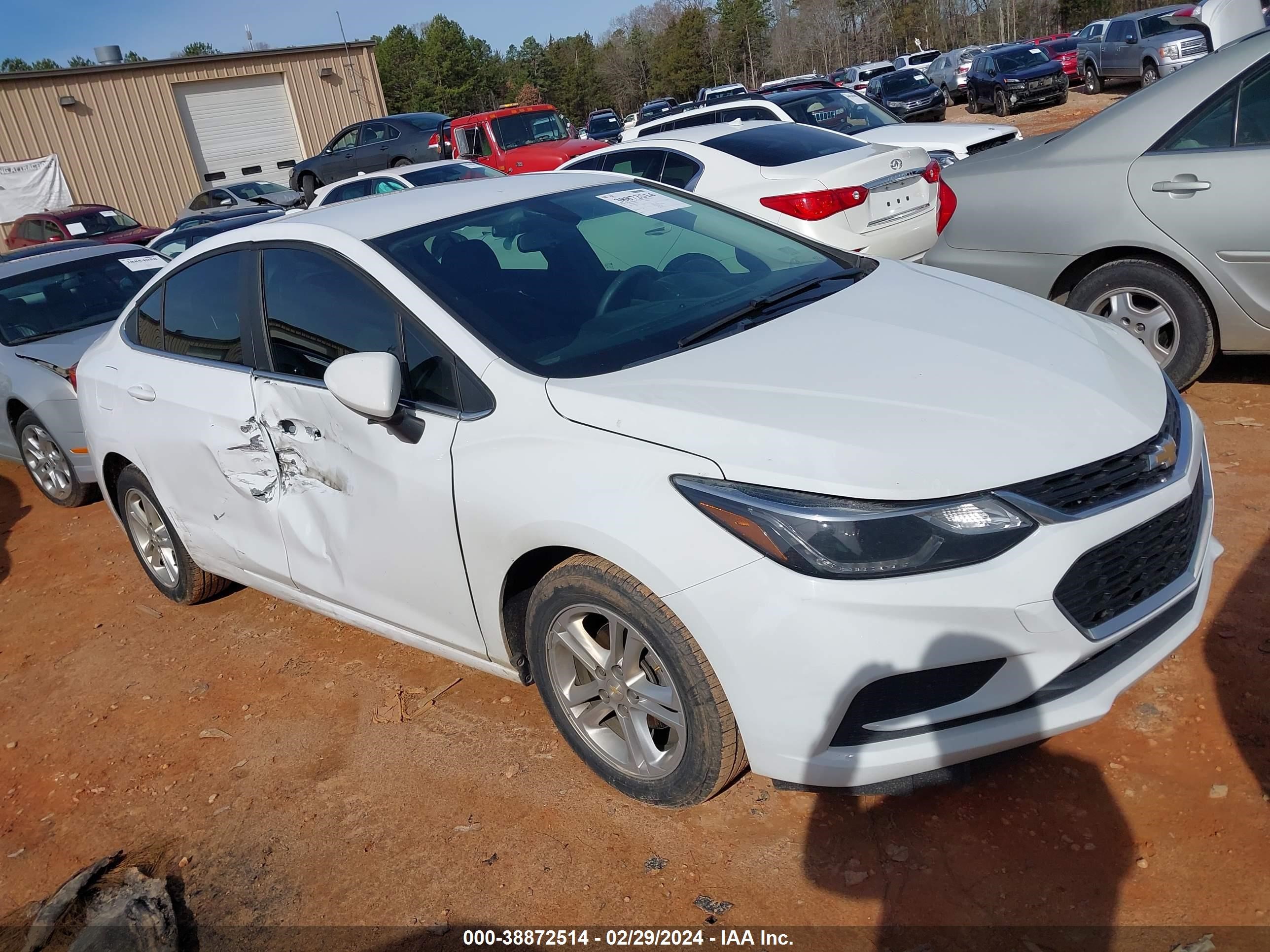 CHEVROLET CRUZE 2018 1g1be5sm4j7240175