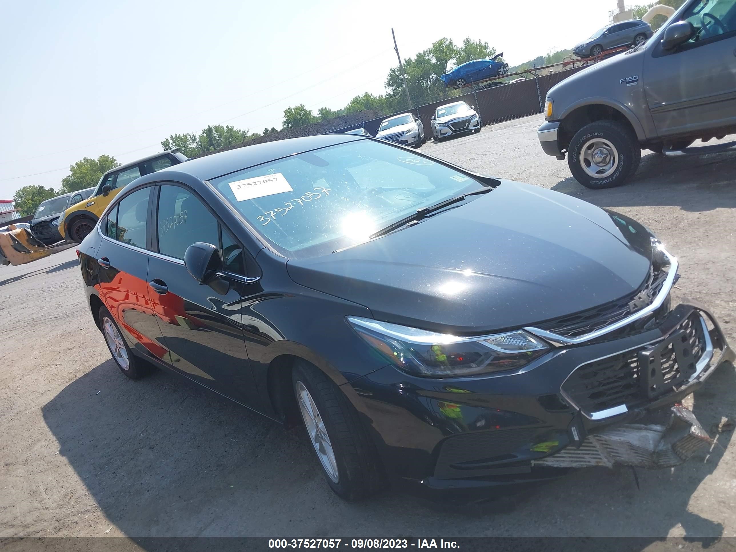 CHEVROLET CRUZE 2018 1g1be5sm4j7242704