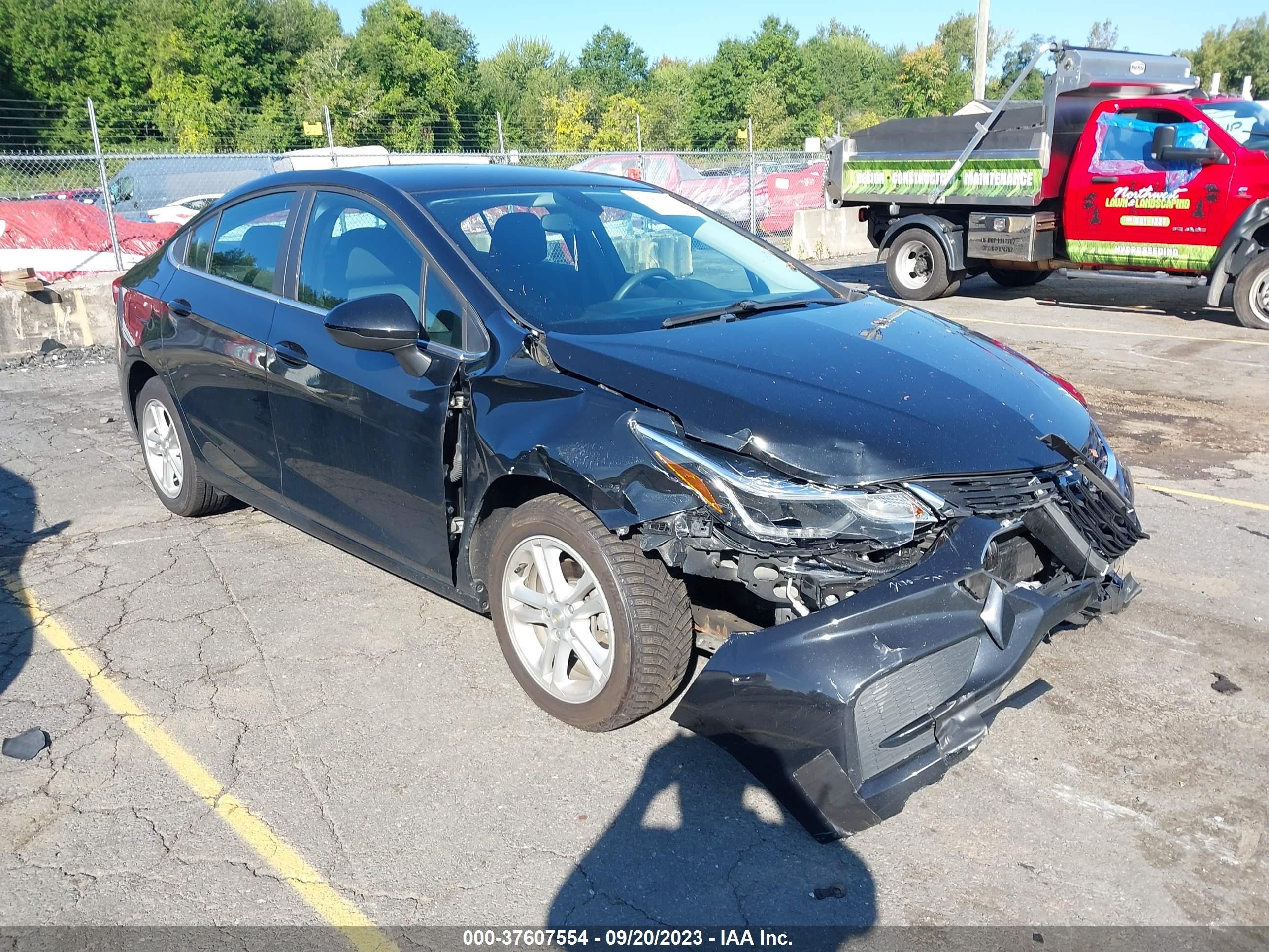 CHEVROLET CRUZE 2018 1g1be5sm5j7109059