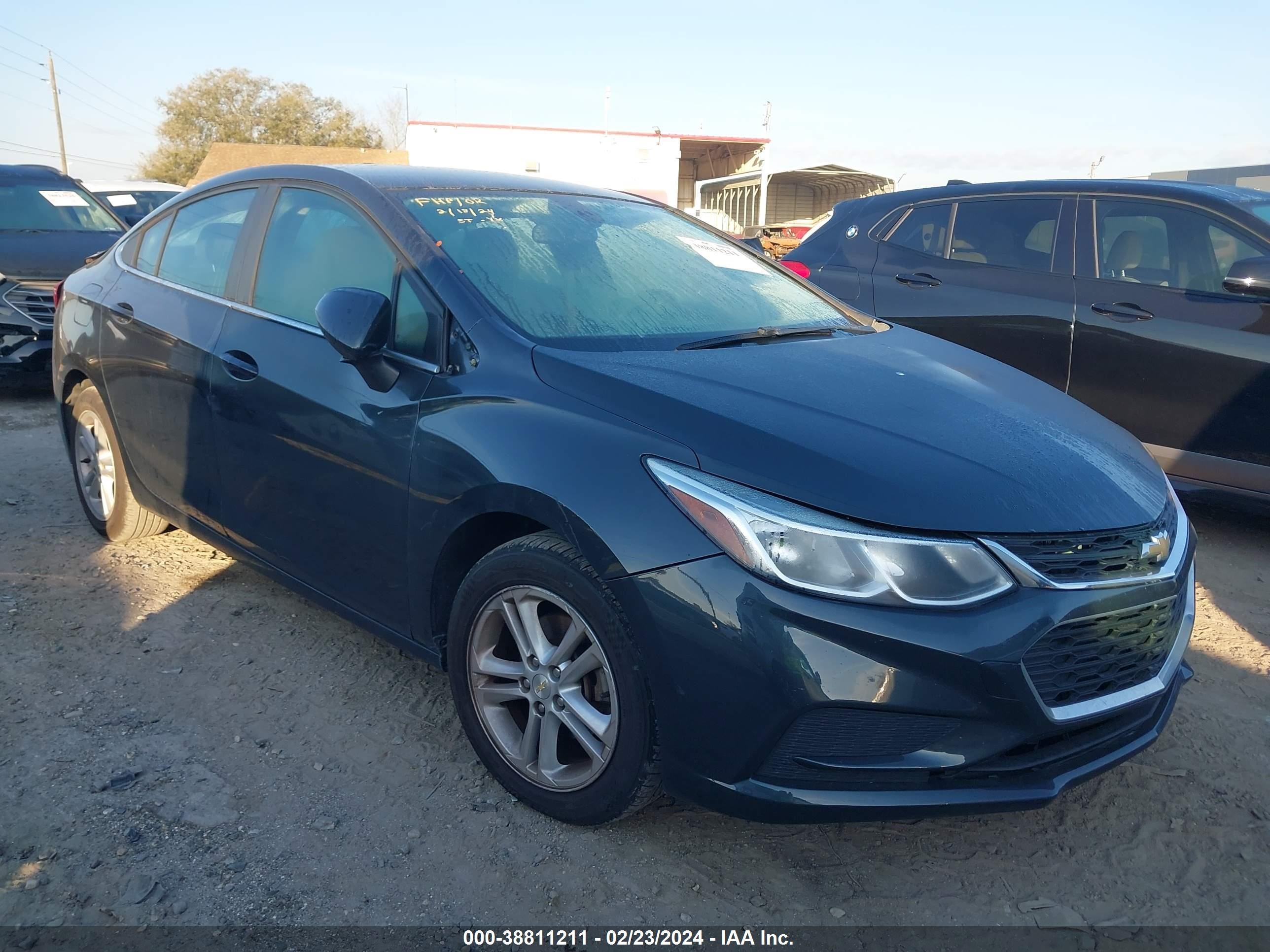 CHEVROLET CRUZE 2018 1g1be5sm5j7189009