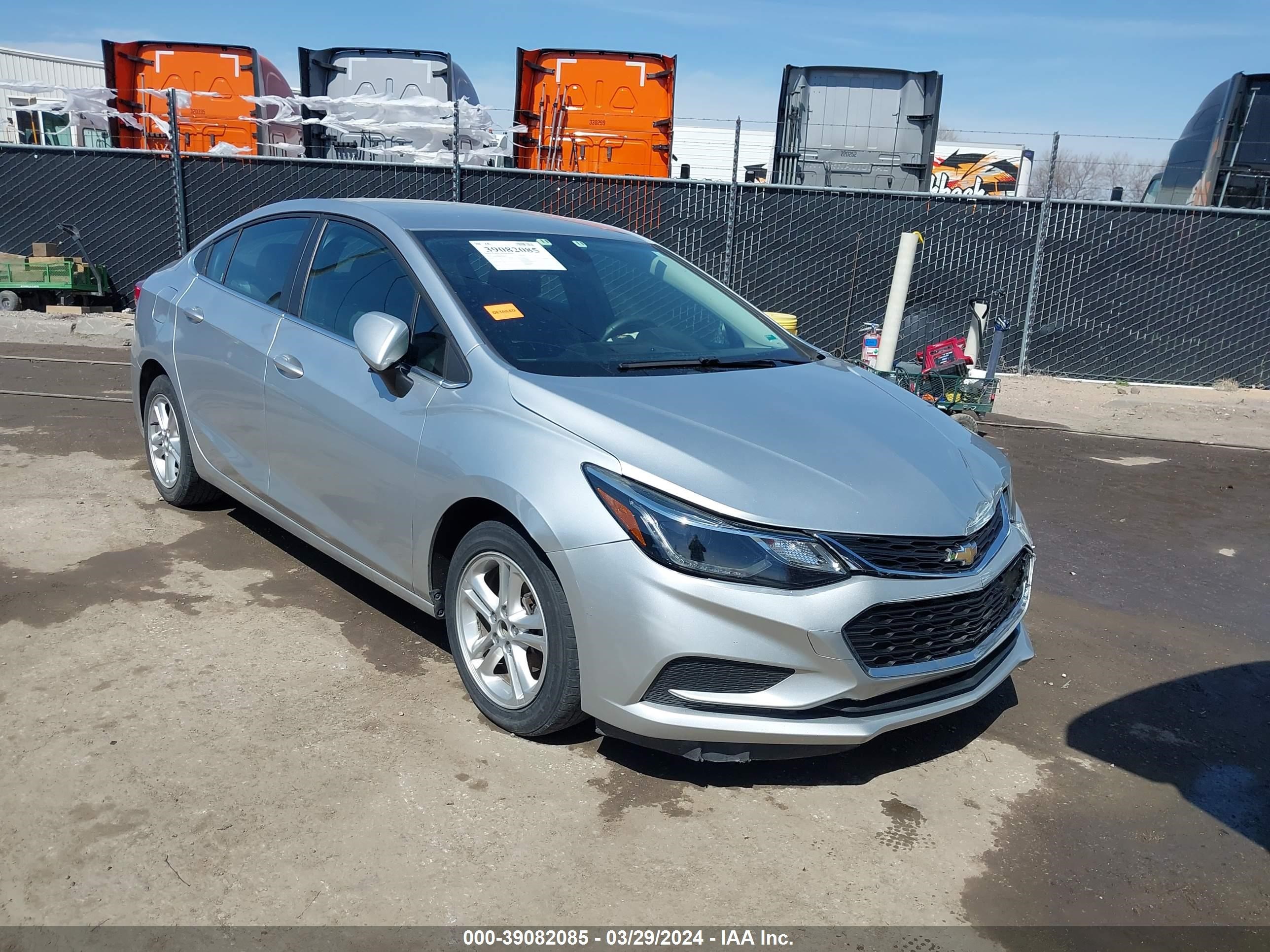 CHEVROLET CRUZE 2018 1g1be5sm6j7101973