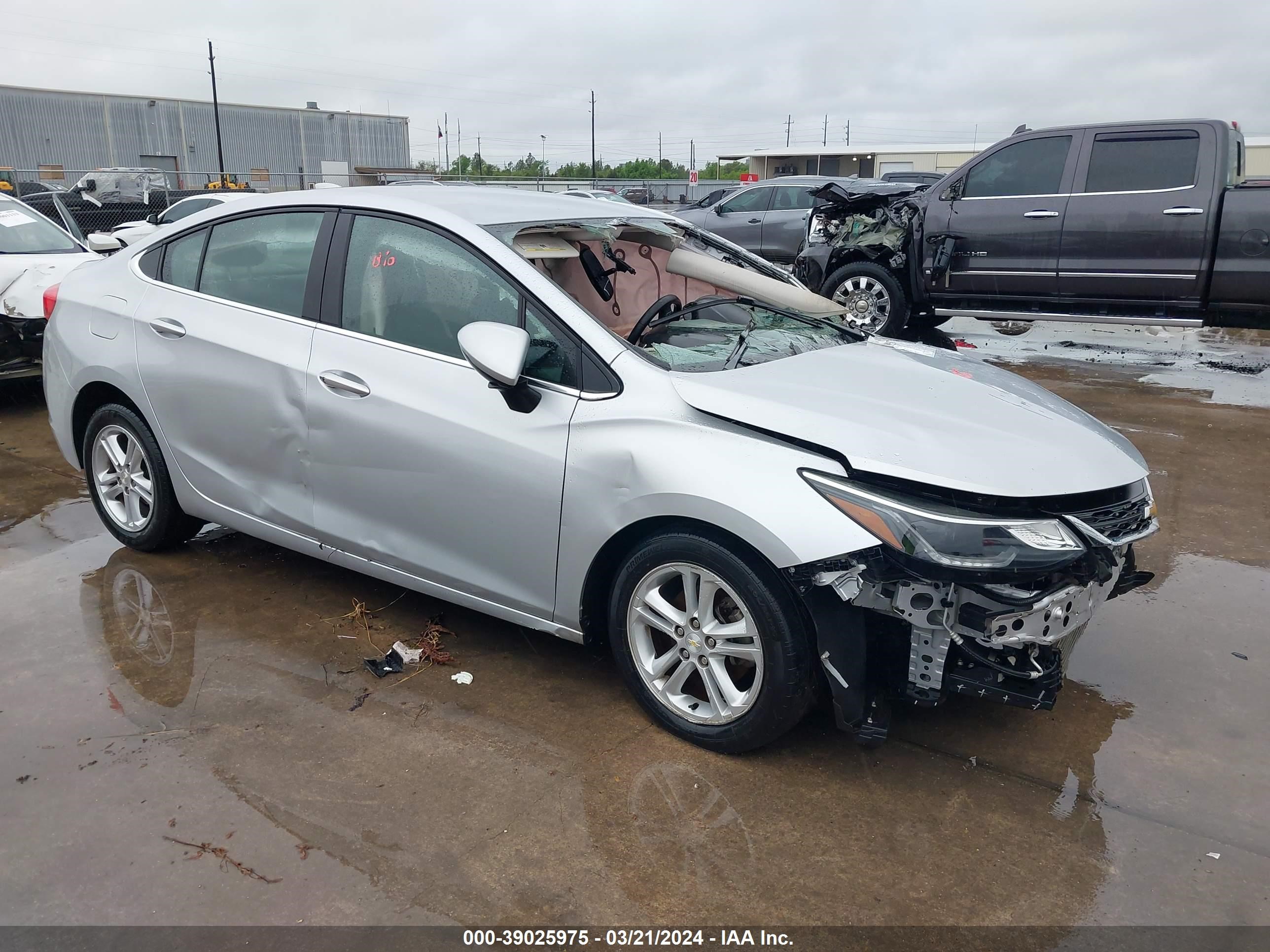 CHEVROLET CRUZE 2018 1g1be5sm6j7110785