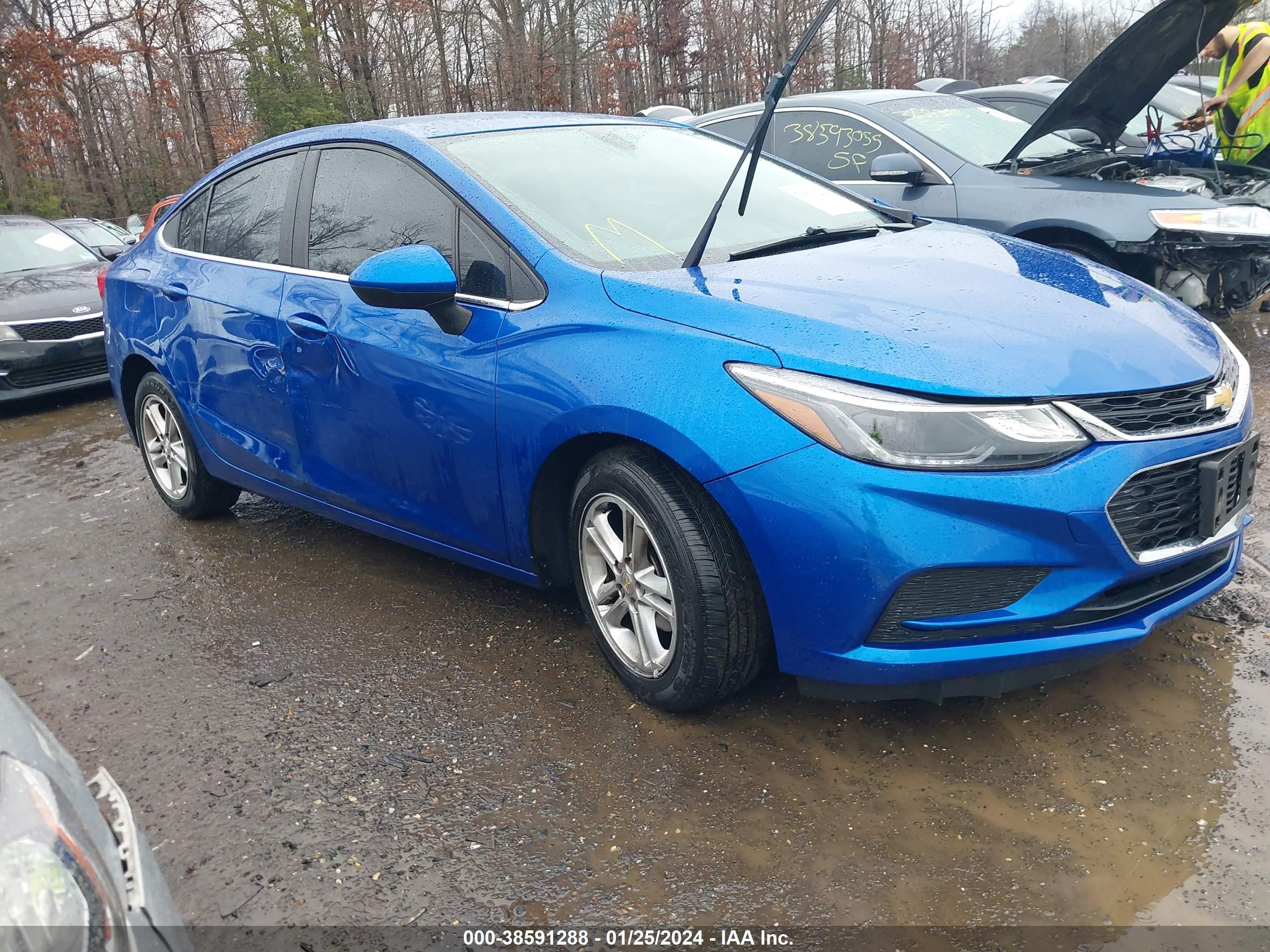 CHEVROLET CRUZE 2018 1g1be5sm6j7127828