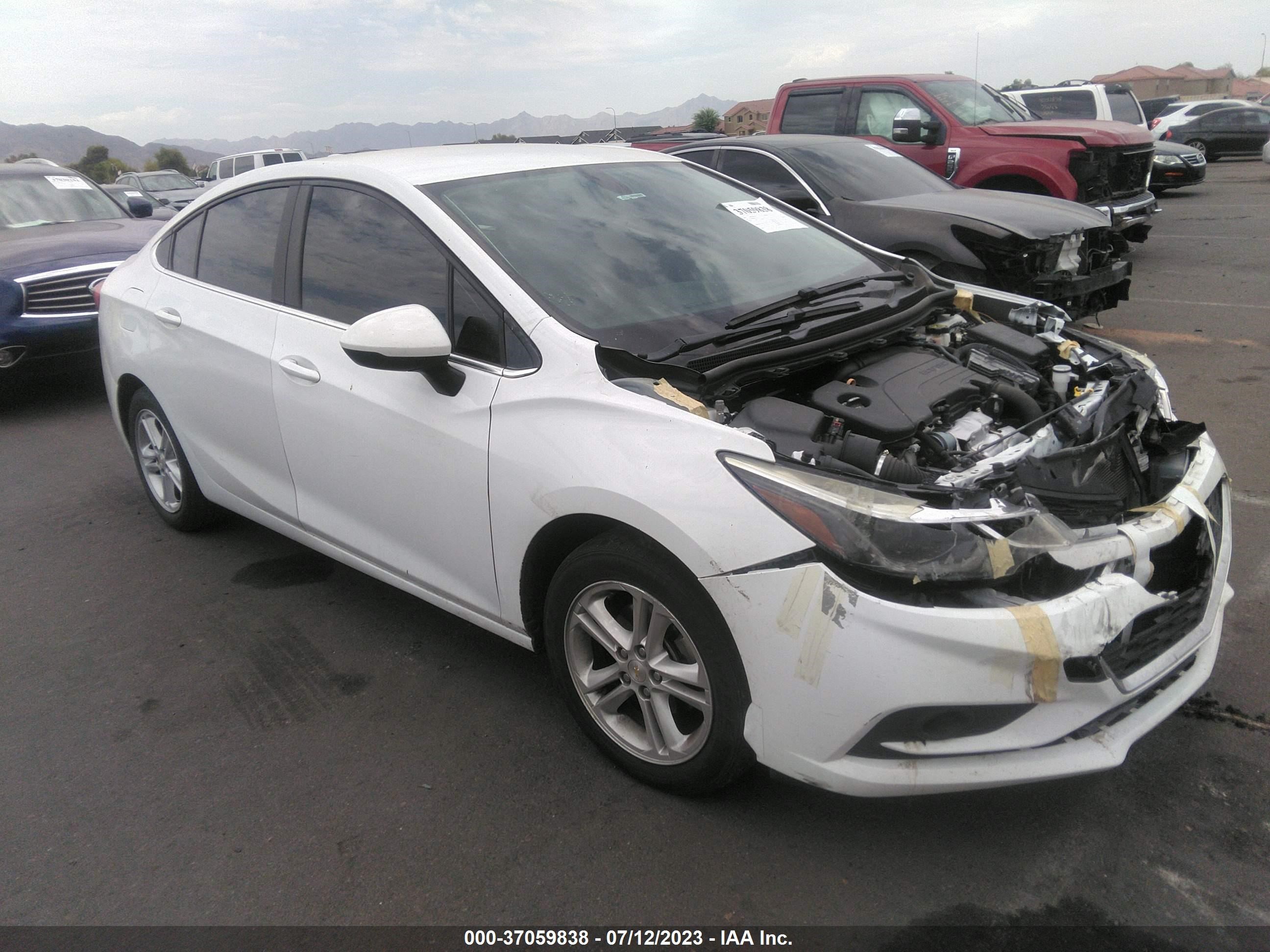 CHEVROLET CRUZE 2018 1g1be5sm6j7152597