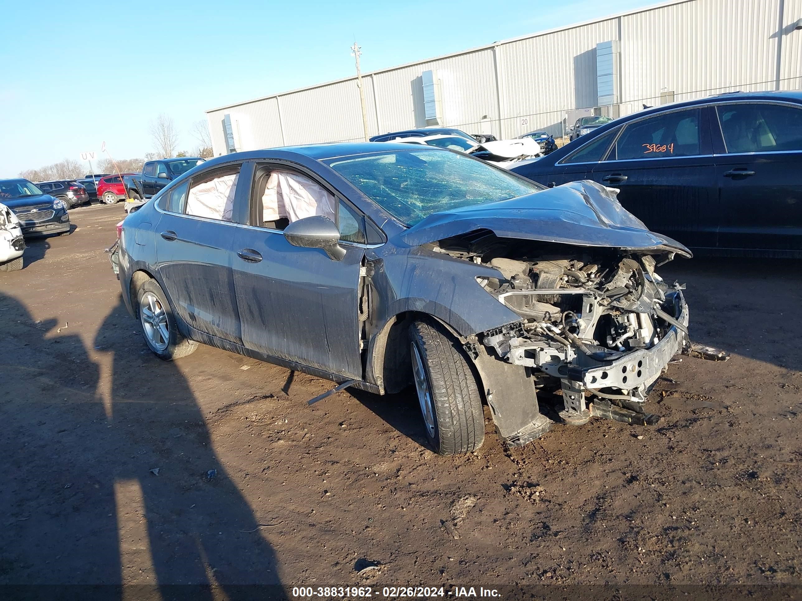 CHEVROLET CRUZE 2018 1g1be5sm6j7183381