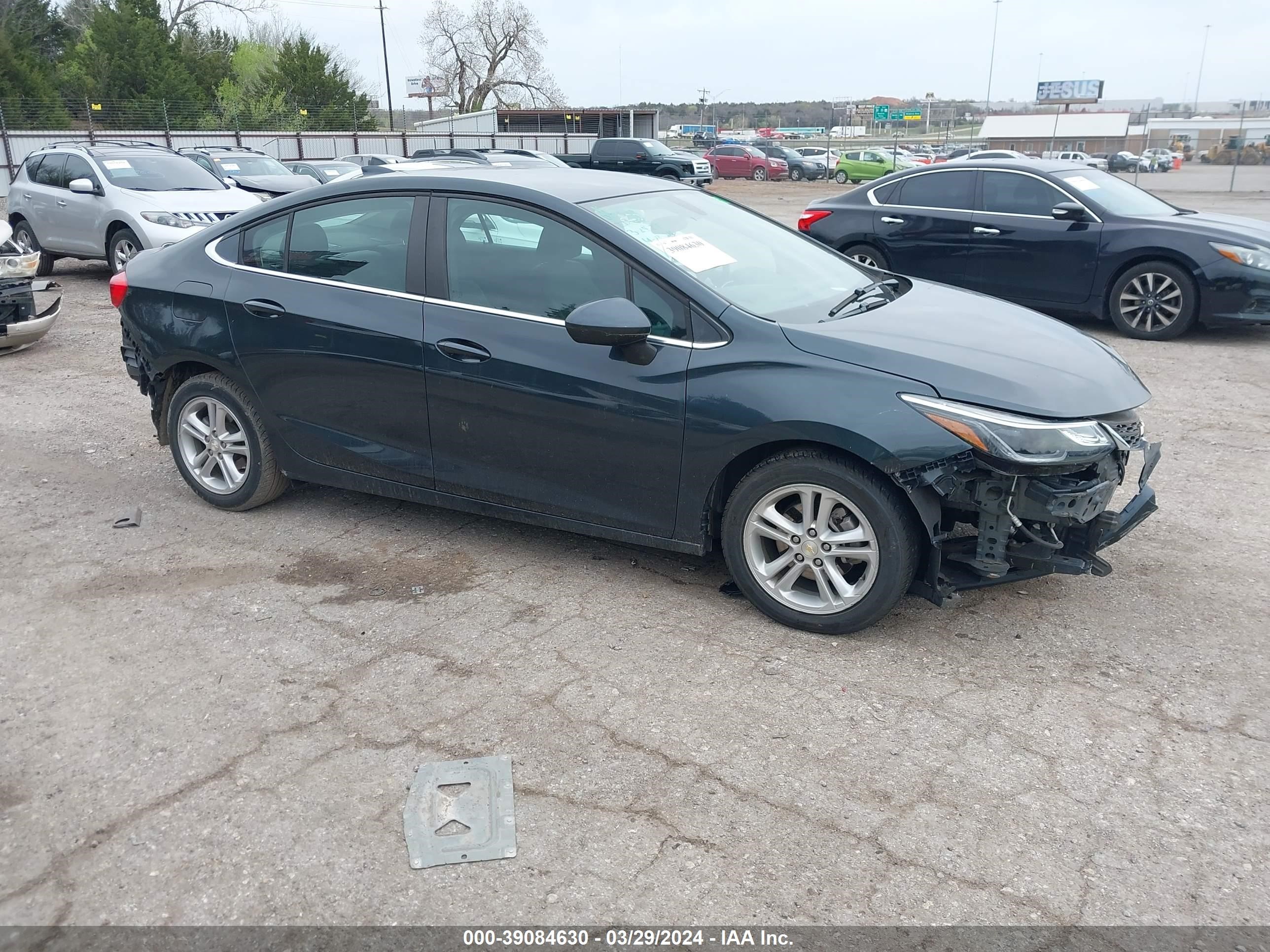 CHEVROLET CRUZE 2018 1g1be5sm6j7212202