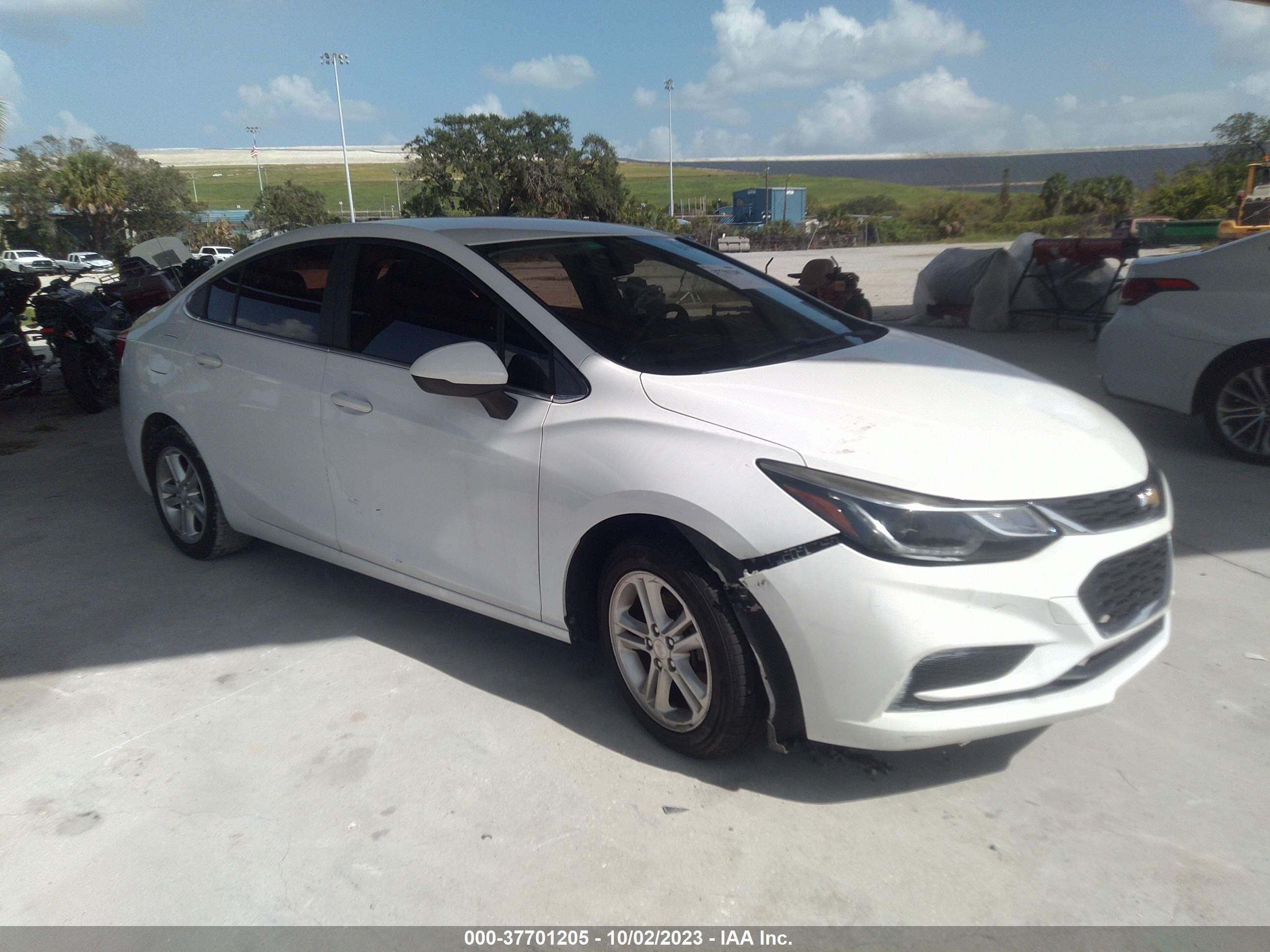 CHEVROLET CRUZE 2018 1g1be5sm7j7116451