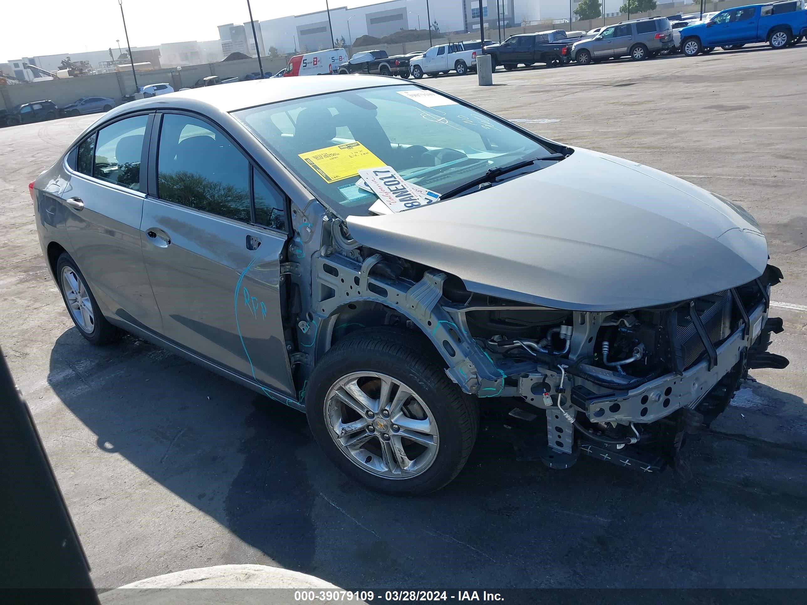 CHEVROLET CRUZE 2018 1g1be5sm7j7119110