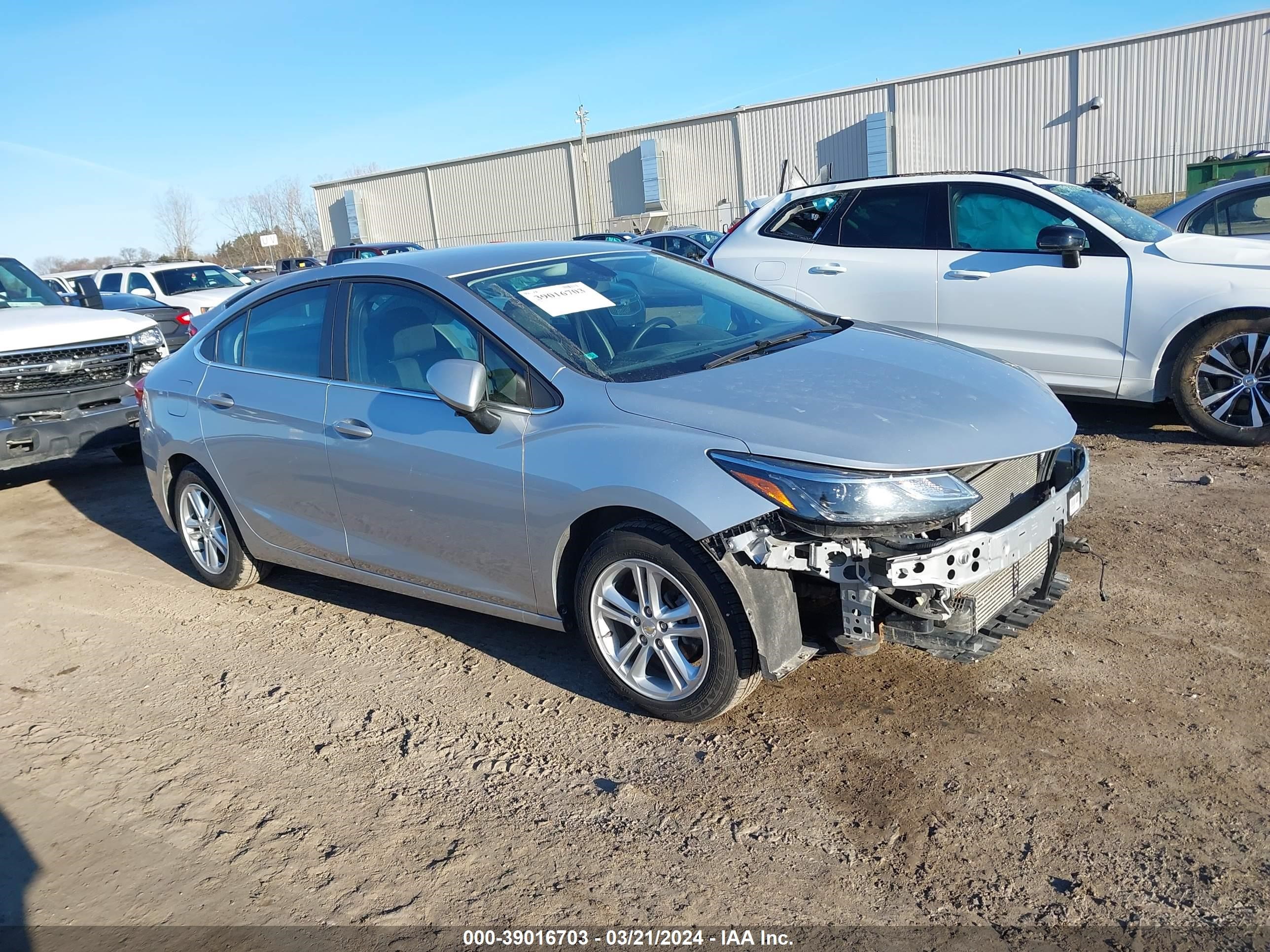 CHEVROLET CRUZE 2018 1g1be5sm7j7185463