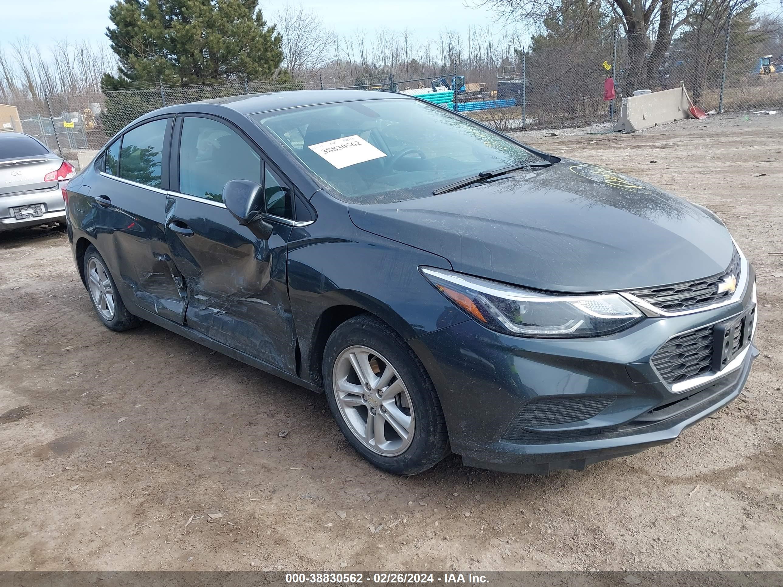 CHEVROLET CRUZE 2018 1g1be5sm7j7195720