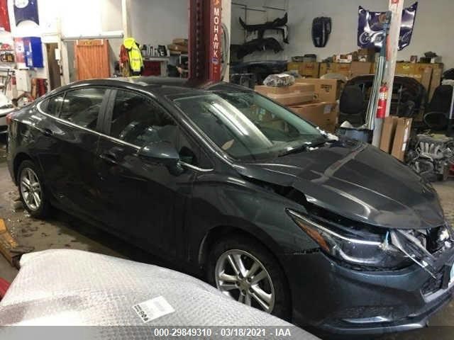 CHEVROLET CRUZE 2018 1g1be5sm8j7164136