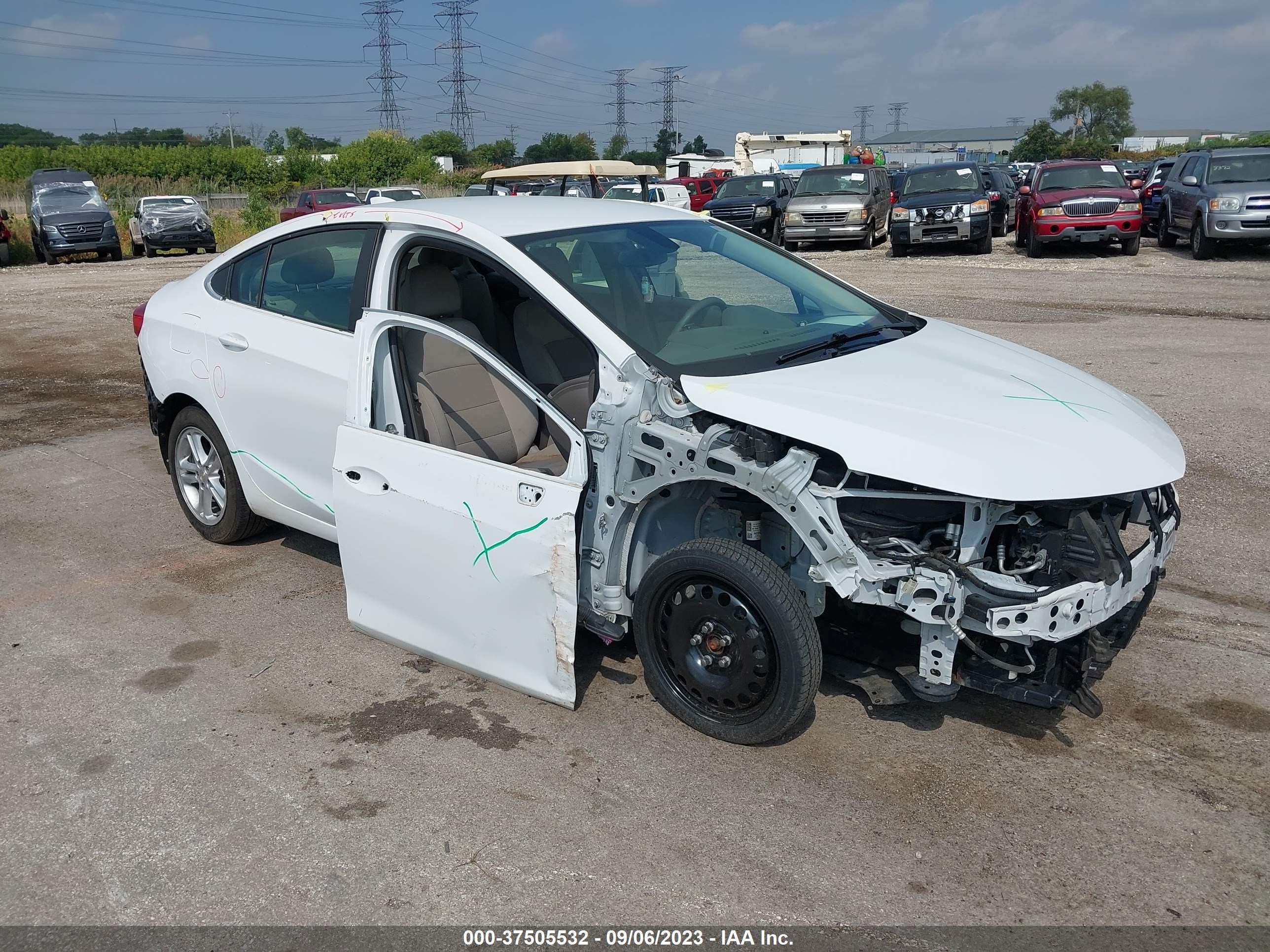 CHEVROLET CRUZE 2018 1g1be5sm8j7174648