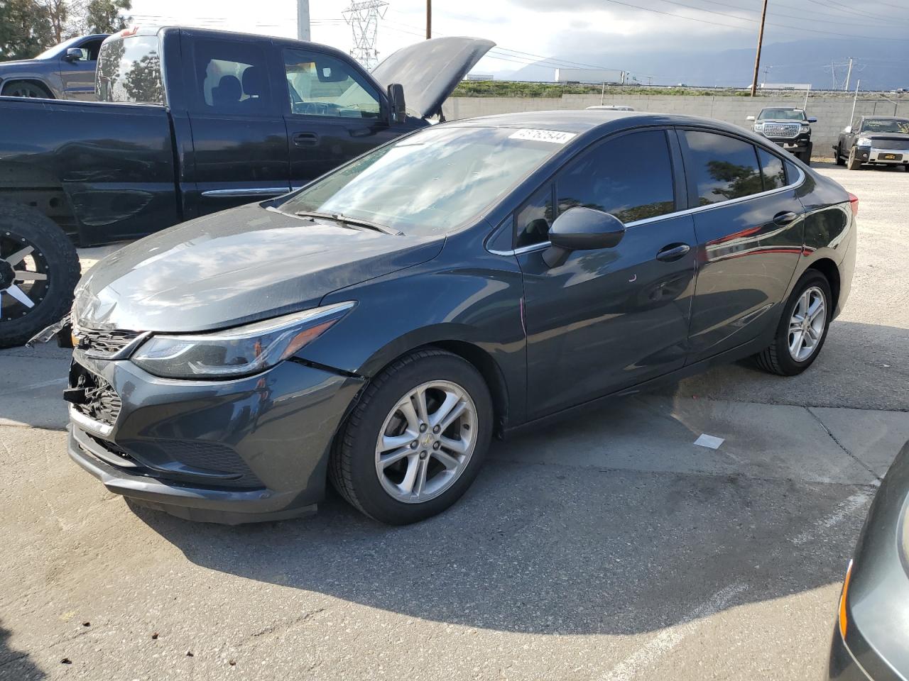 CHEVROLET CRUZE 2018 1g1be5sm8j7183088