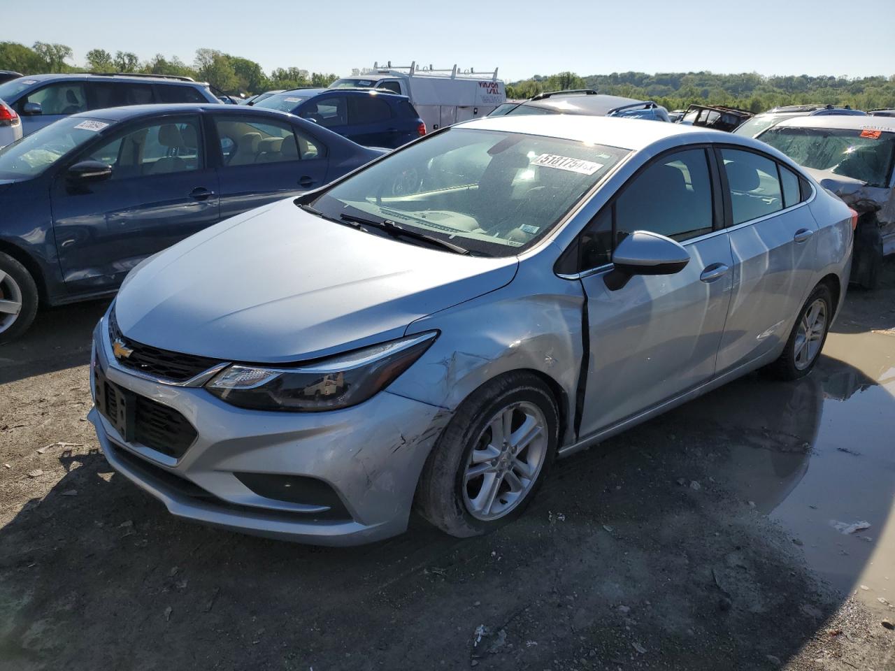 CHEVROLET CRUZE 2018 1g1be5sm8j7229650