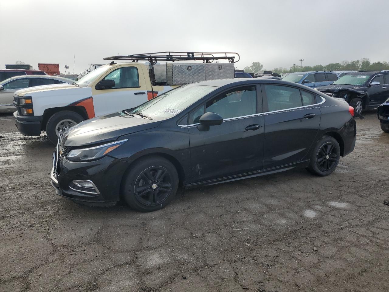 CHEVROLET CRUZE 2018 1g1be5sm8j7242947