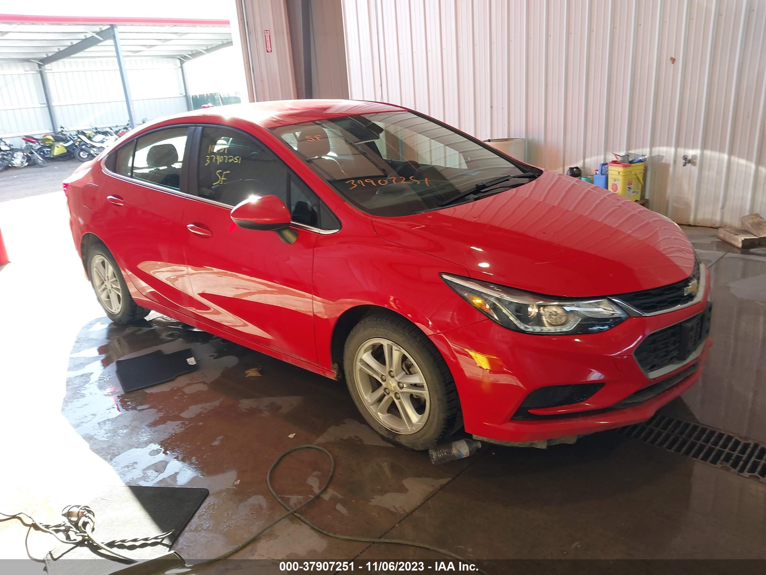 CHEVROLET CRUZE 2018 1g1be5sm9j7158216