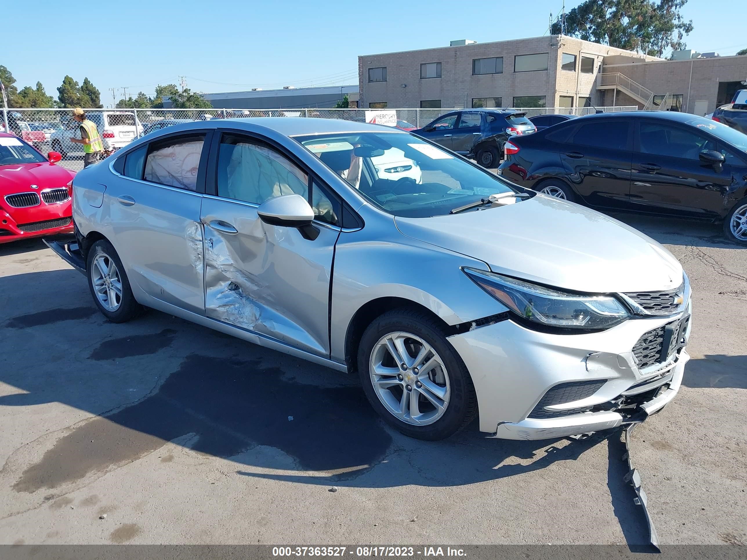 CHEVROLET CRUZE 2018 1g1be5sm9j7182225