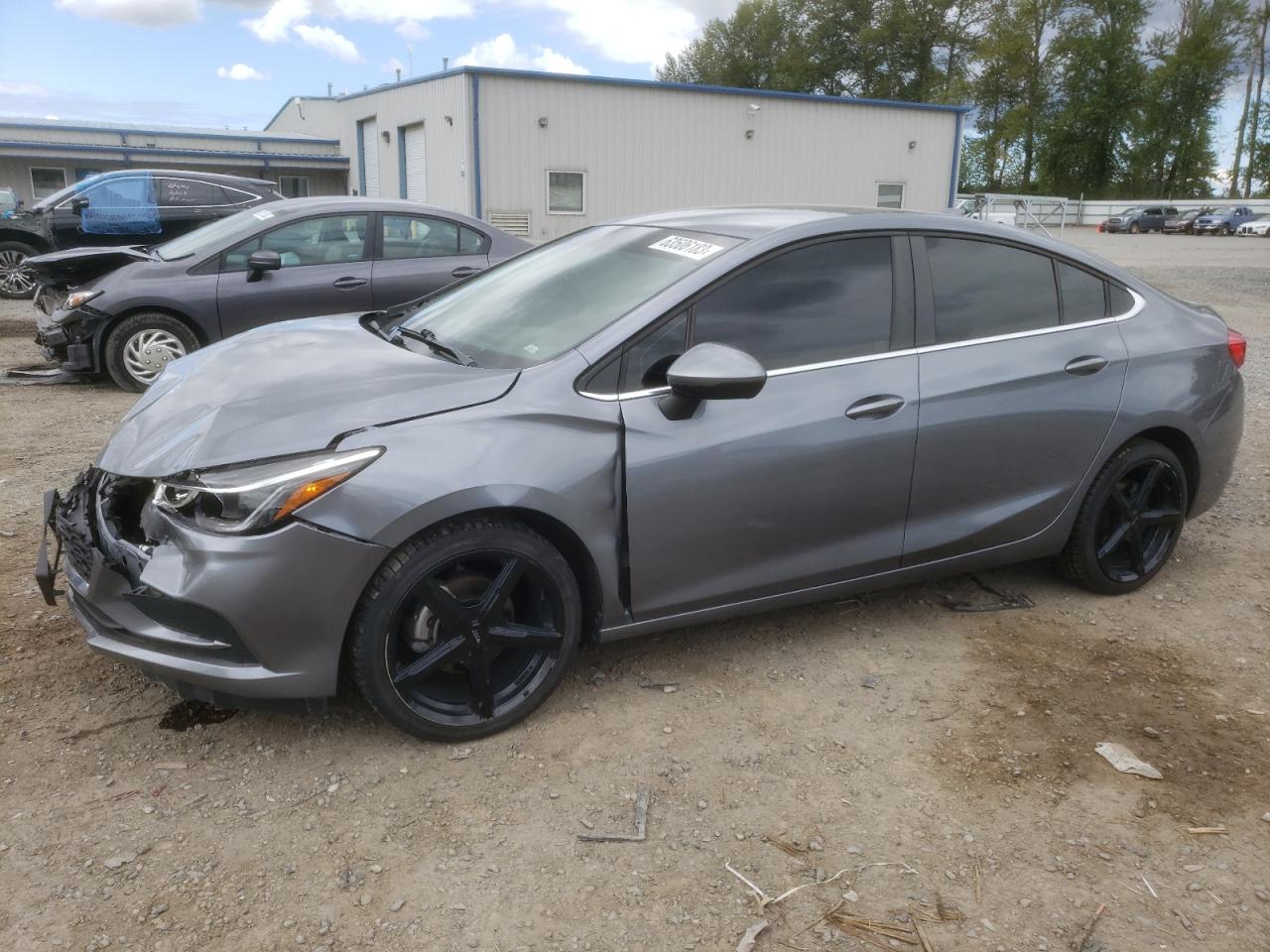 CHEVROLET CRUZE 2018 1g1be5sm9j7224957