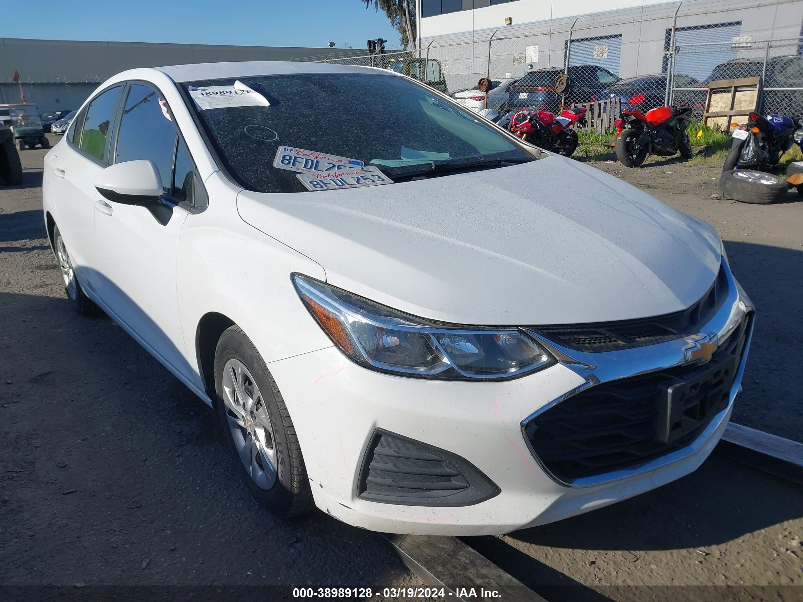 CHEVROLET CRUZE 2019 1g1bj5sm0k7106776