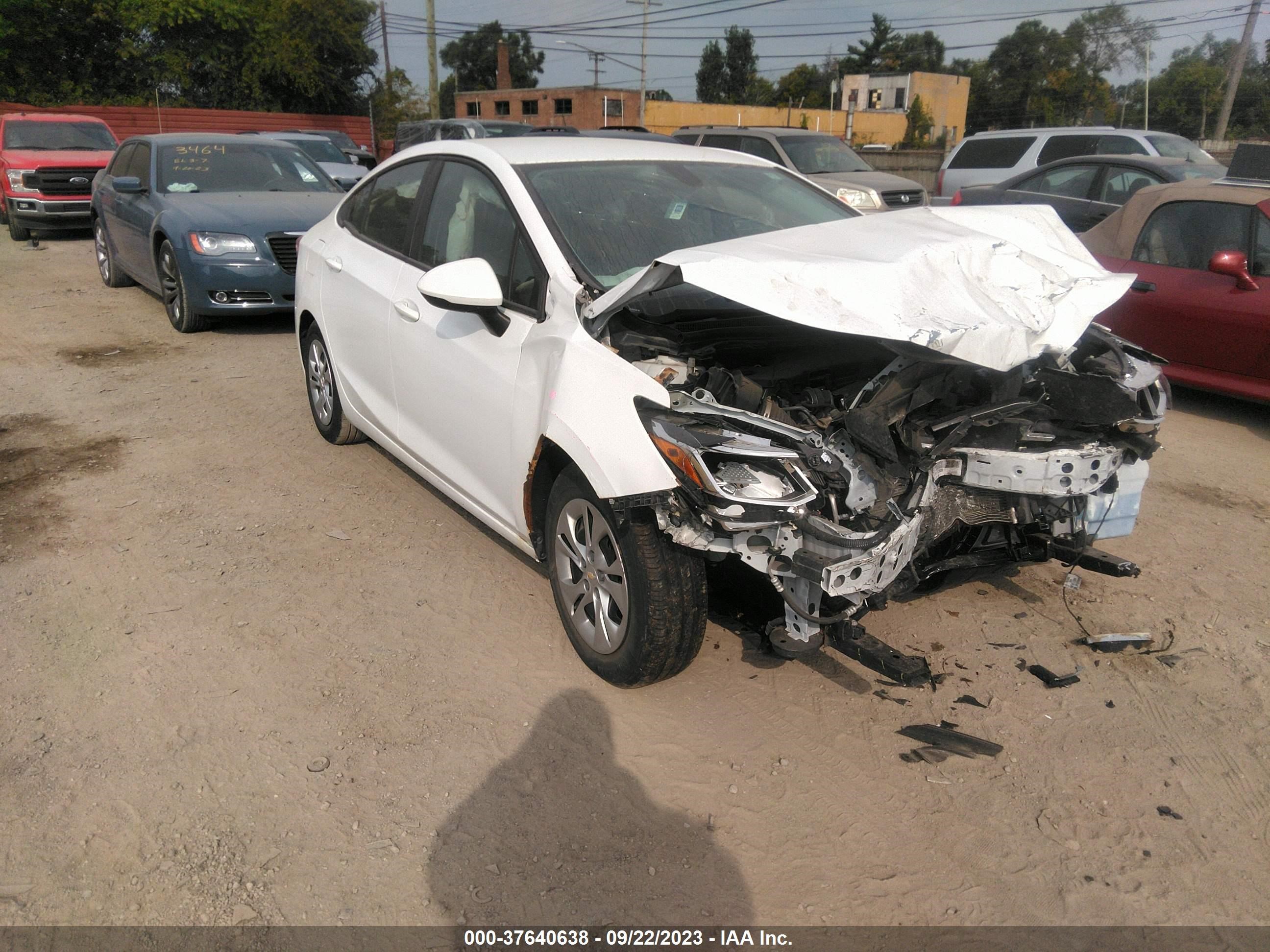 CHEVROLET CRUZE 2019 1g1bj5sm5k7102206