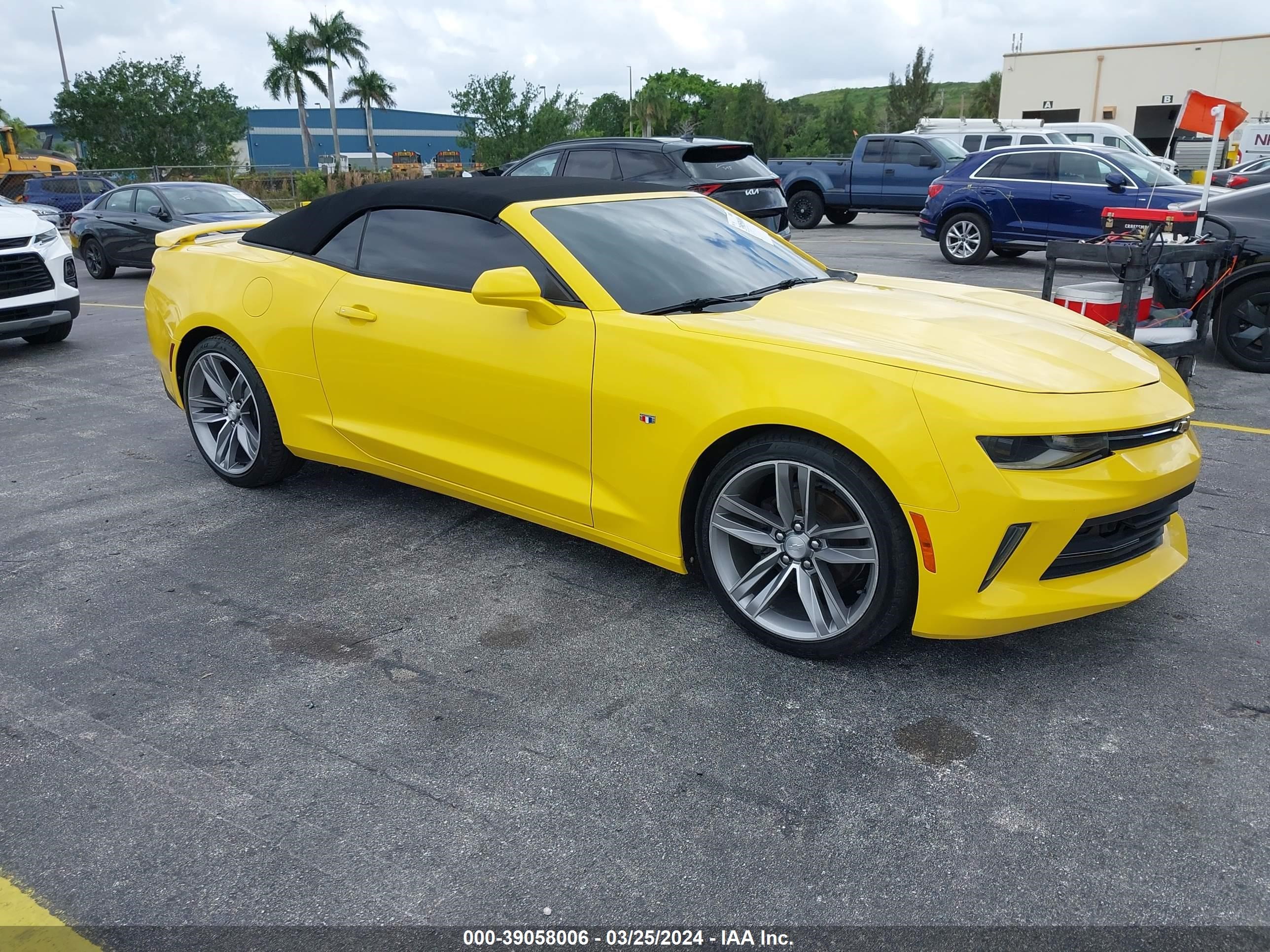 CHEVROLET CAMARO 2017 1g1fb3dsxh0177838