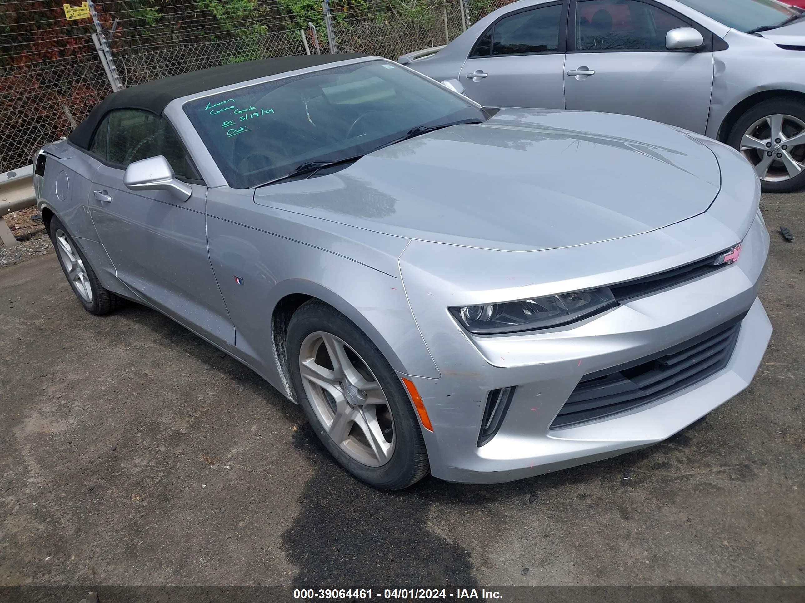 CHEVROLET CAMARO 2018 1g1fb3dx3j0184180