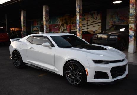 CHEVROLET CAMARO 2018 1g1fk1r67j0171291