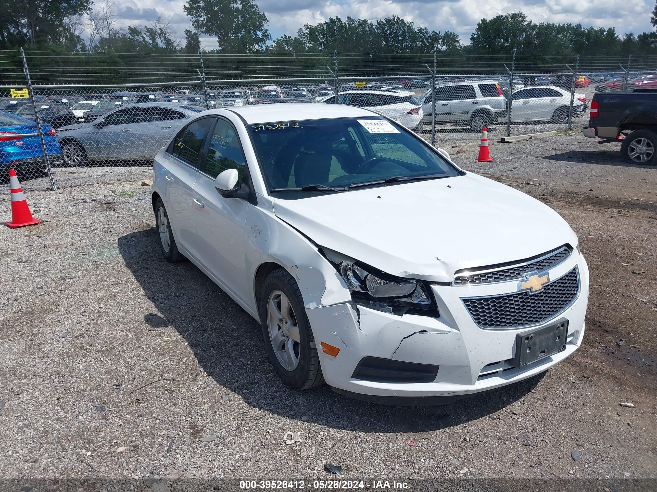 CHEVROLET CRUZE 2014 1g1pc5sbxe7382806