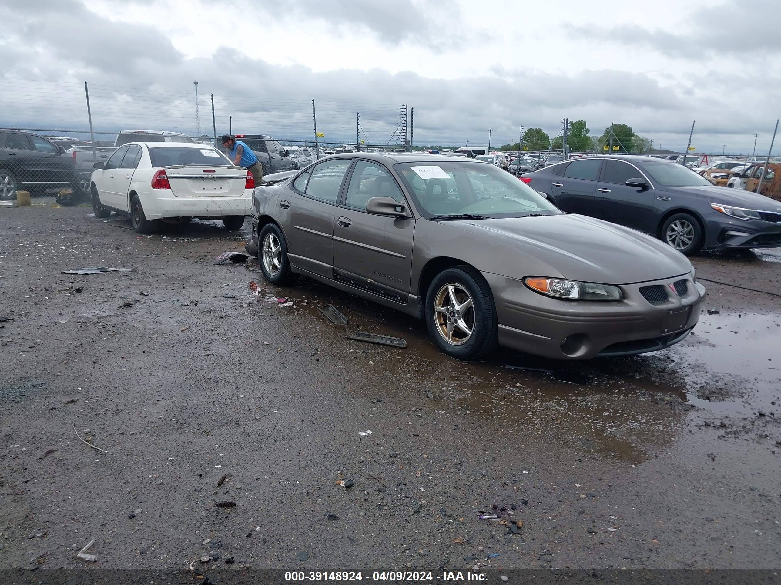 PONTIAC GRAND PRIX 2003 1g2wp52k93f133556