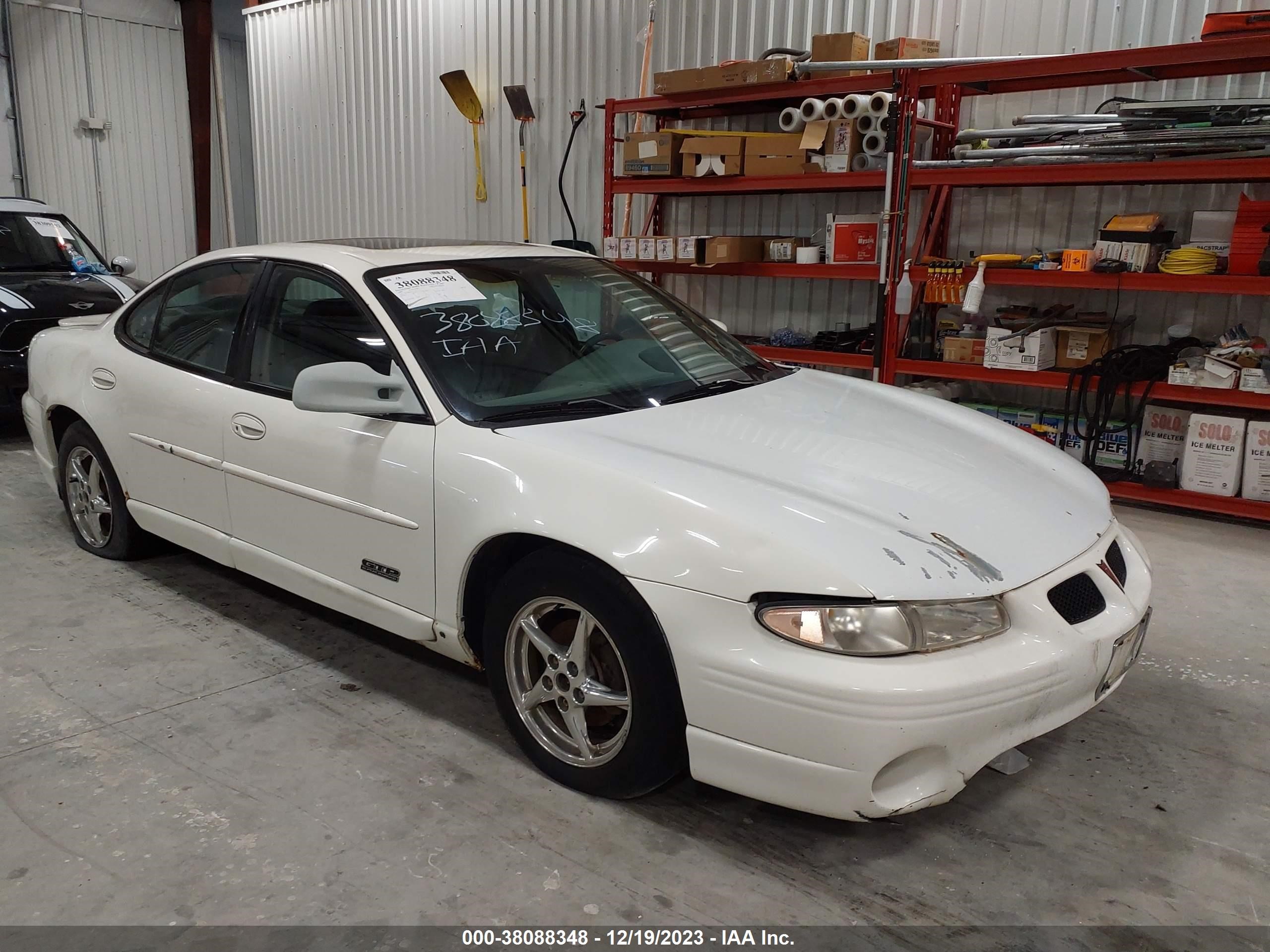 PONTIAC GRAND PRIX 2002 1g2wr52172f211137