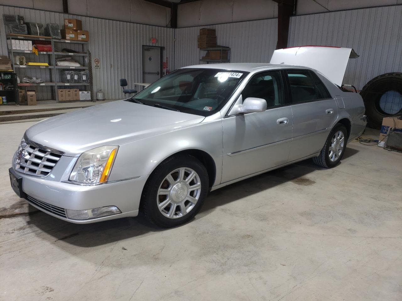 CADILLAC DTS 2011 1g6ka5e62bu101541