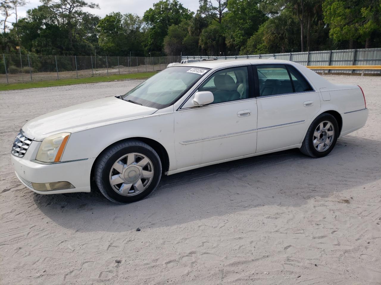 CADILLAC DTS 2010 1g6ka5ey7au131361