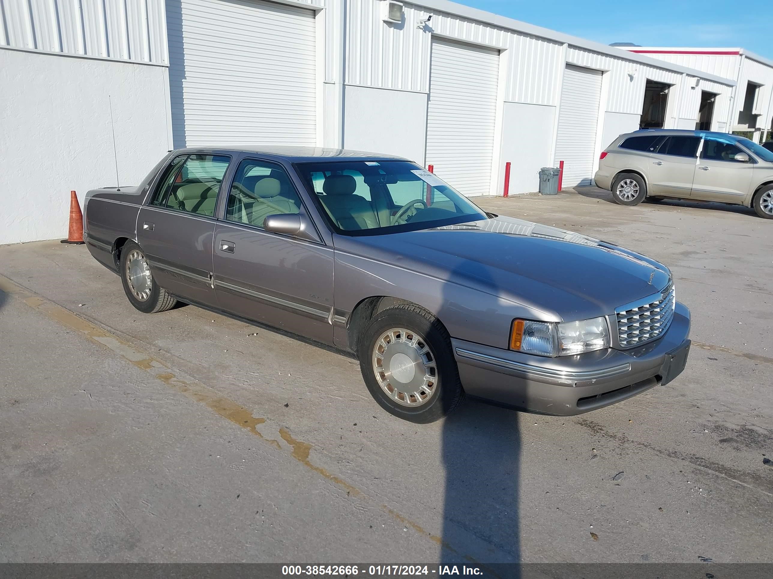 CADILLAC DE VILLE 1997 1g6kd54y8vu236621