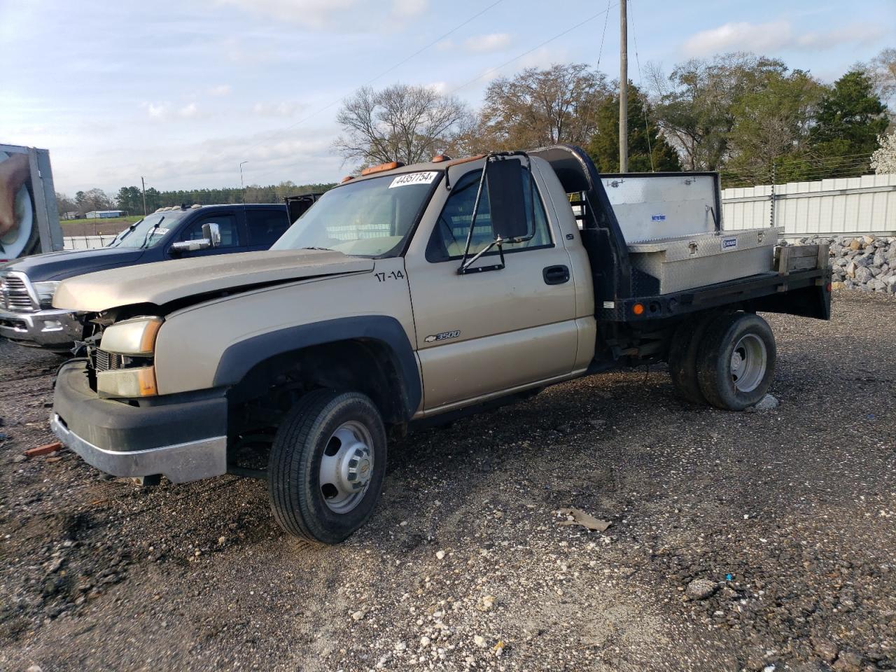 CHEVROLET SILVERADO 2005 1gbjc34u85e285510