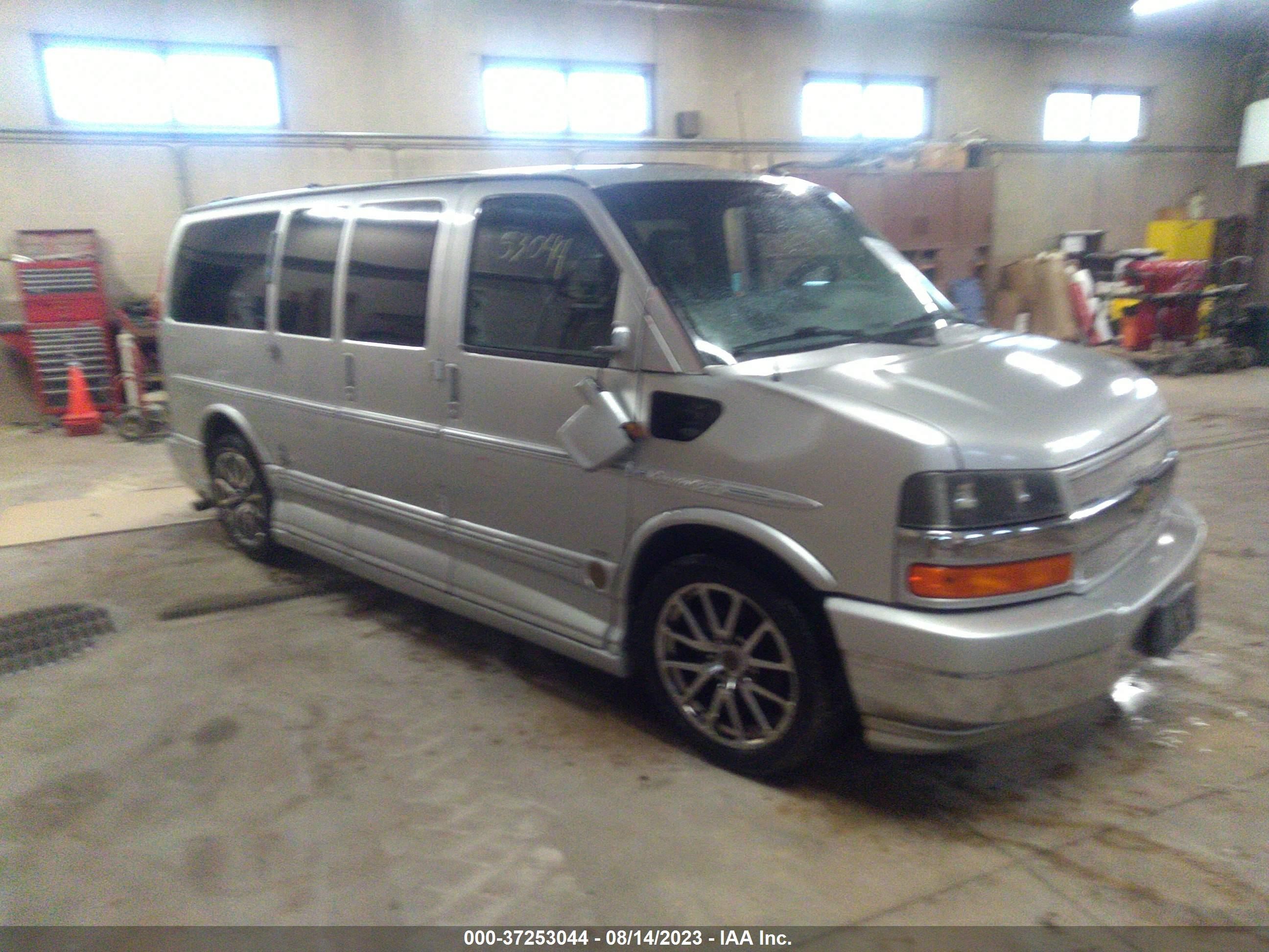 CHEVROLET EXPRESS 2011 1gbshdc44b1183010