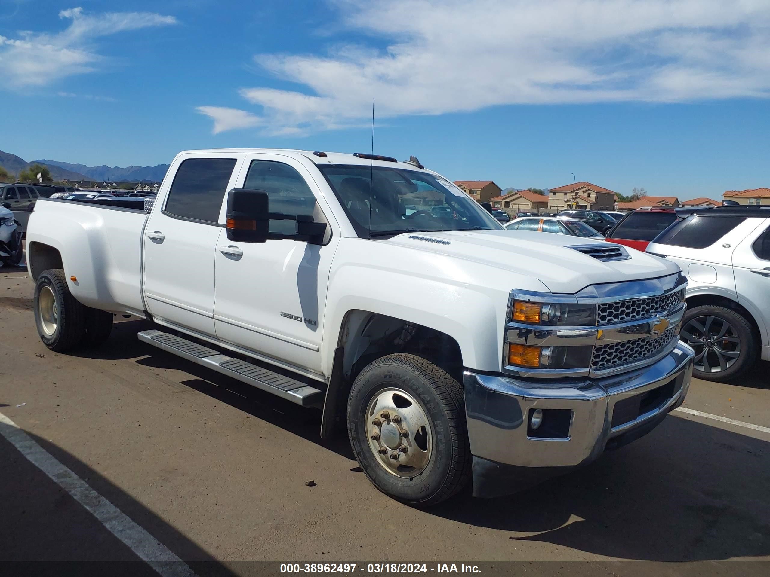 CHEVROLET SILVERADO 2019 1gc4kwcy3kf148353