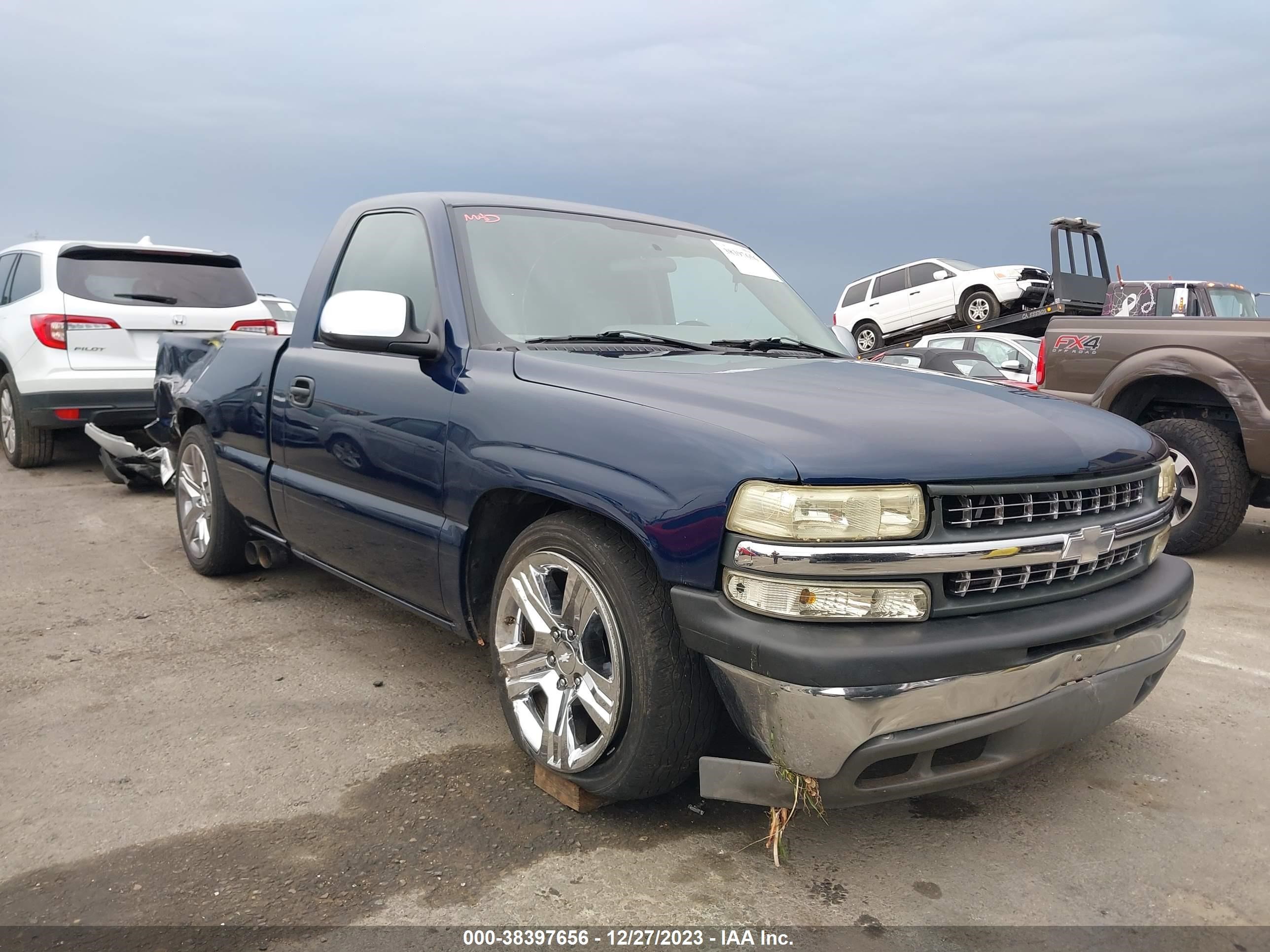 CHEVROLET SILVERADO 2000 1gcec14vxyz143537