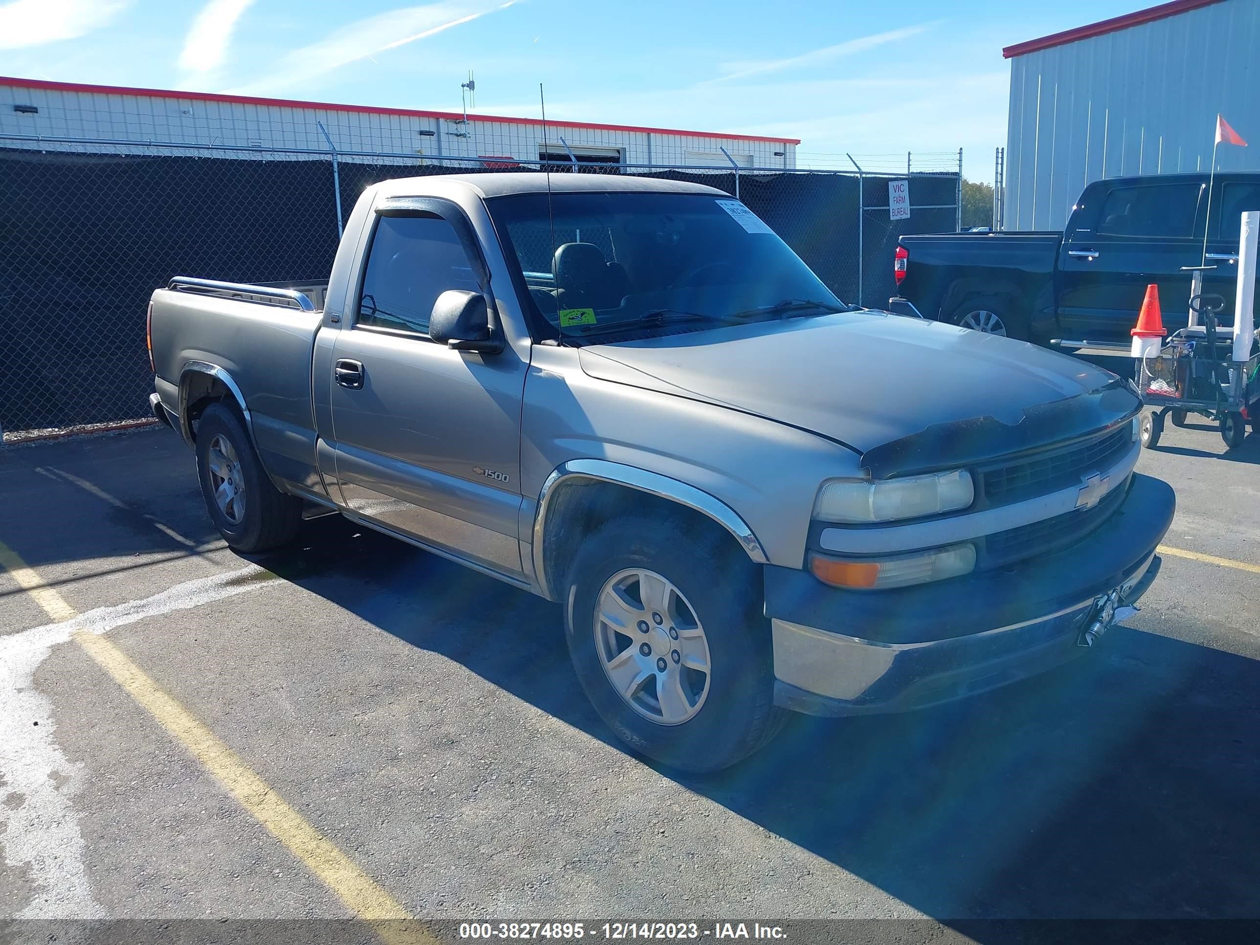 CHEVROLET SILVERADO 2000 1gcec14vxyz267839