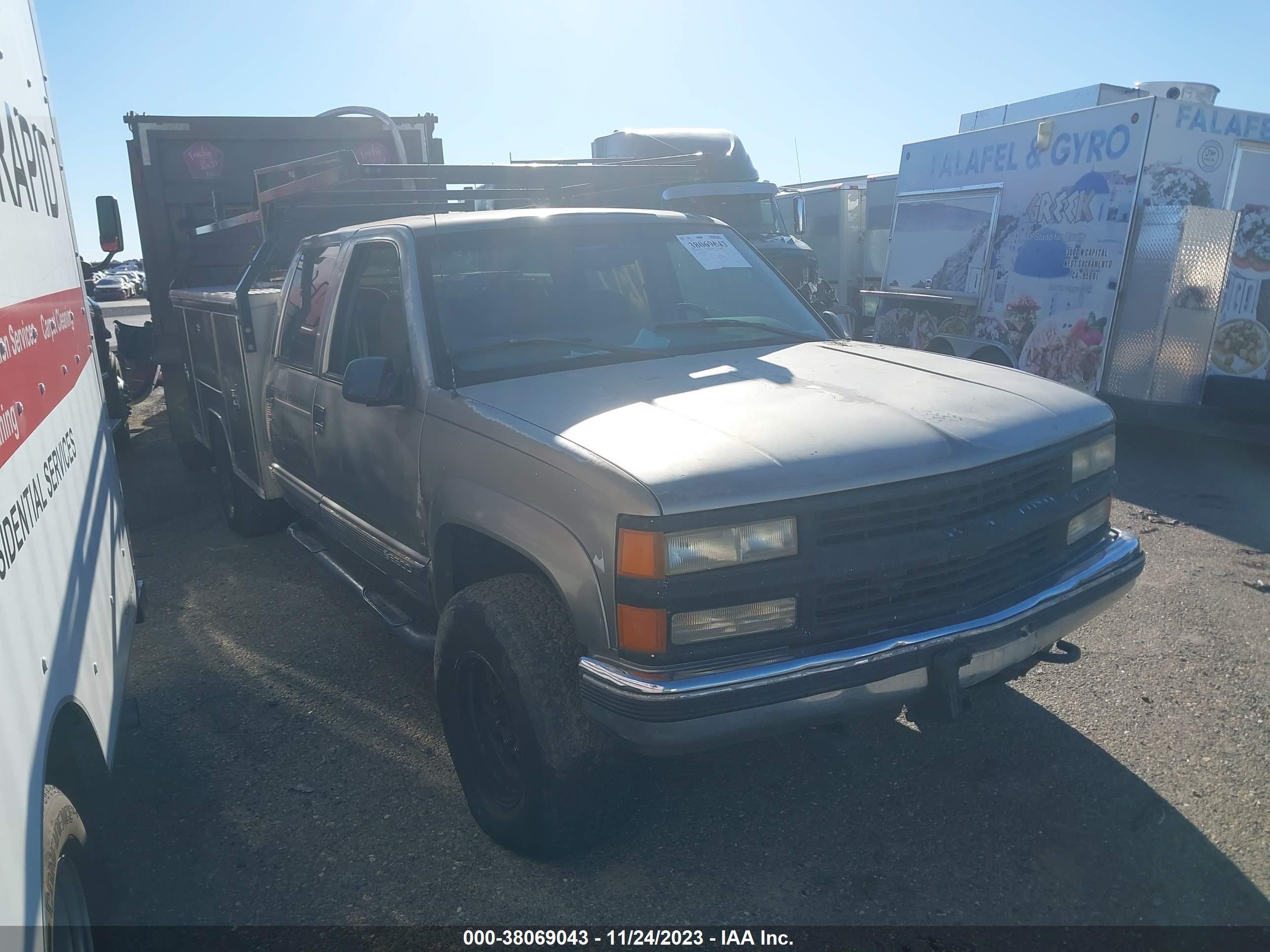 CHEVROLET C/K 2000 1gchk33j4yf503154