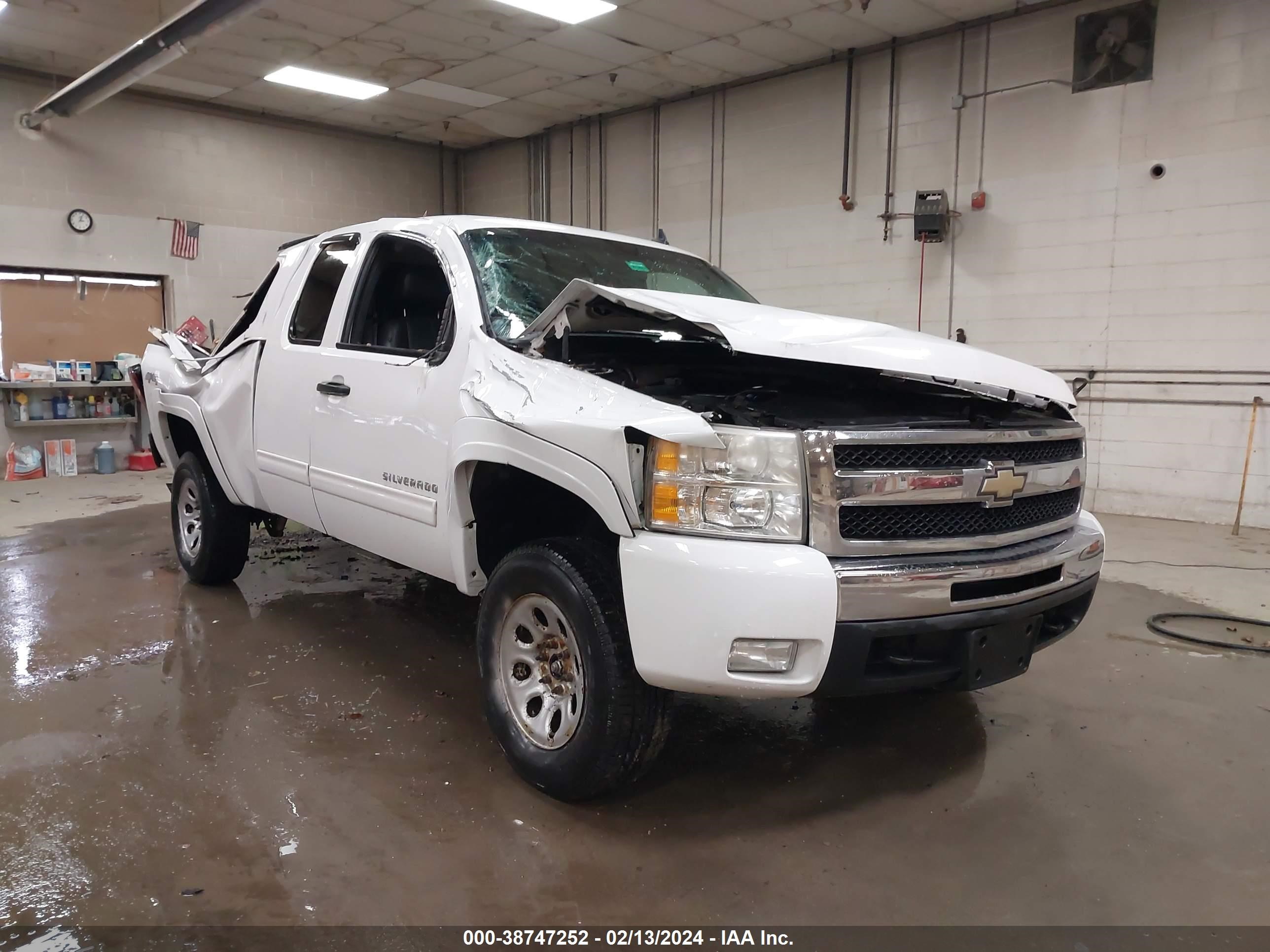 CHEVROLET SILVERADO 2011 1gcrkse37bz125074