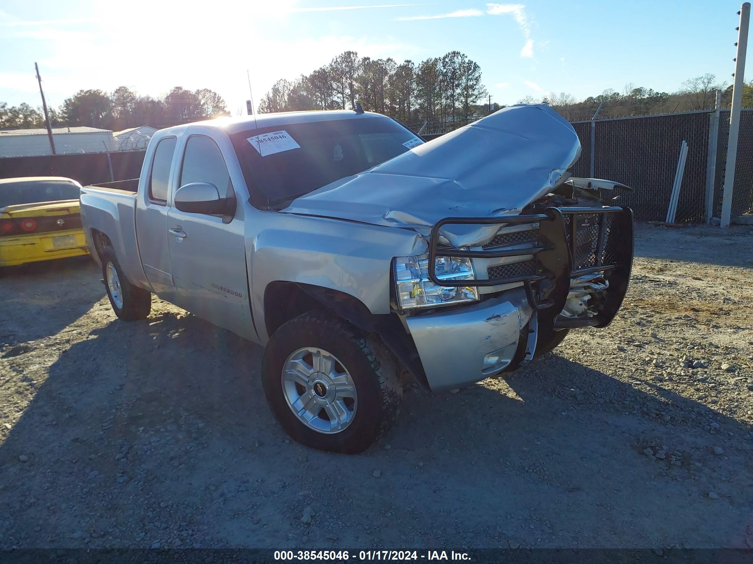 CHEVROLET SILVERADO 2010 1gcskte38az100027