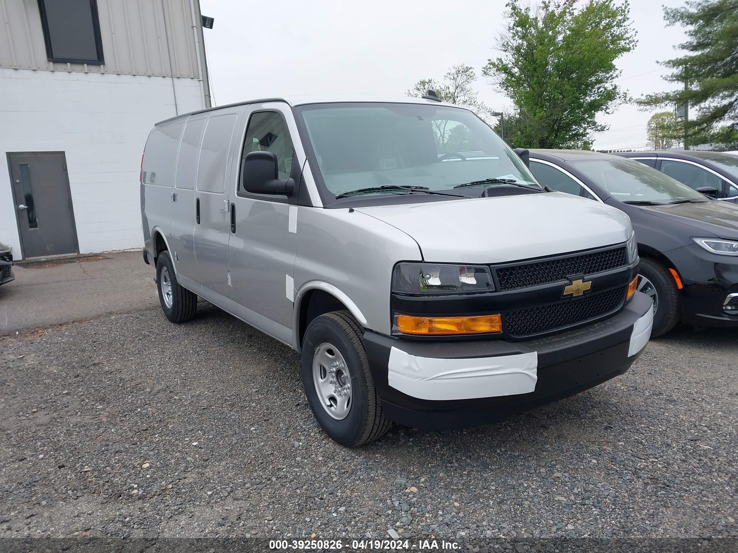 CHEVROLET EXPRESS 2024 1gcwgafp5r1158115