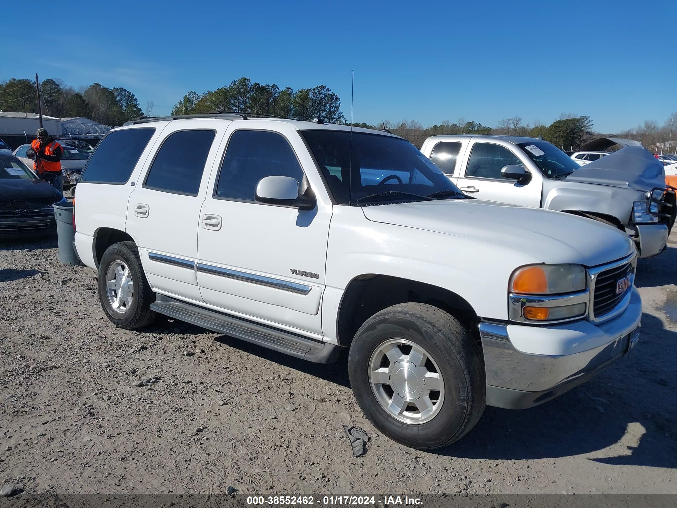 GMC YUKON 2005 1gkec13t15r273660