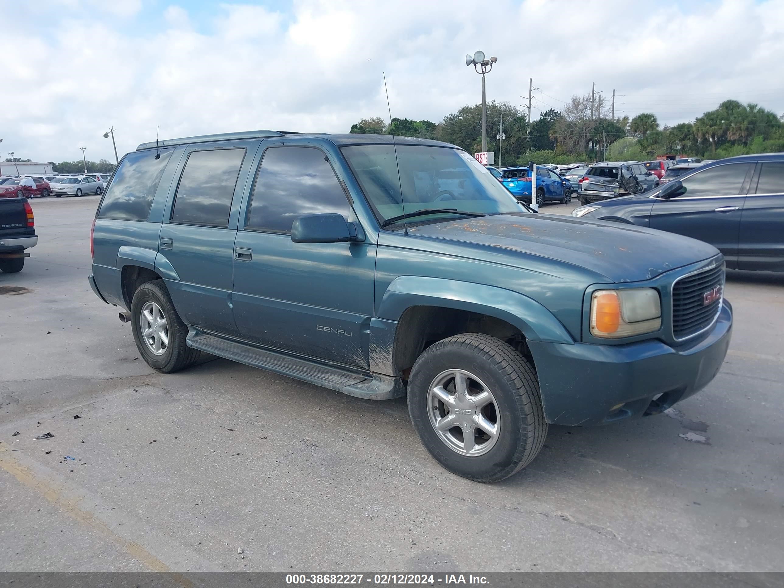 GMC YUKON 2000 1gkek13r8yr157058