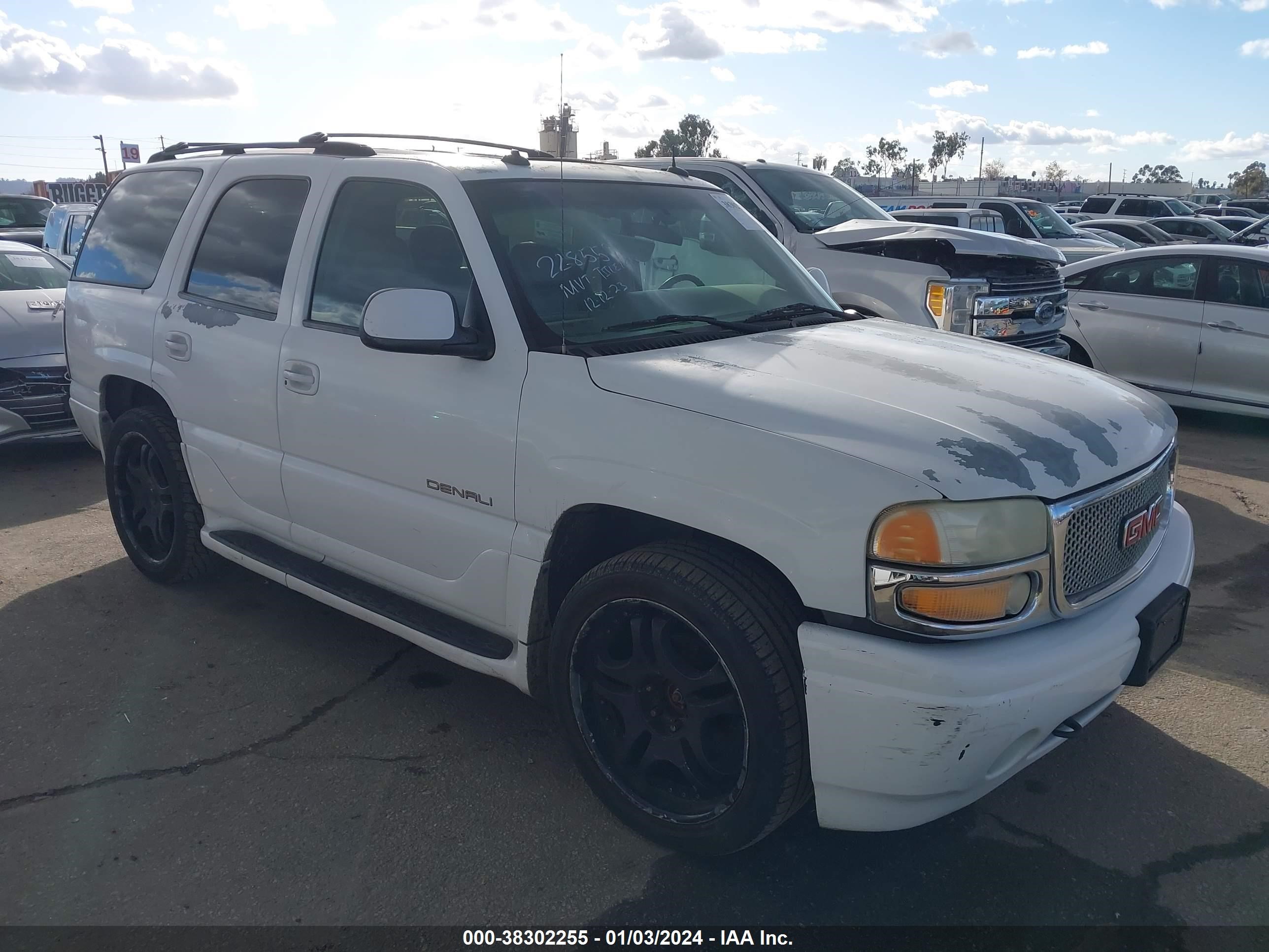 GMC YUKON 2003 1gkek63u83j228557